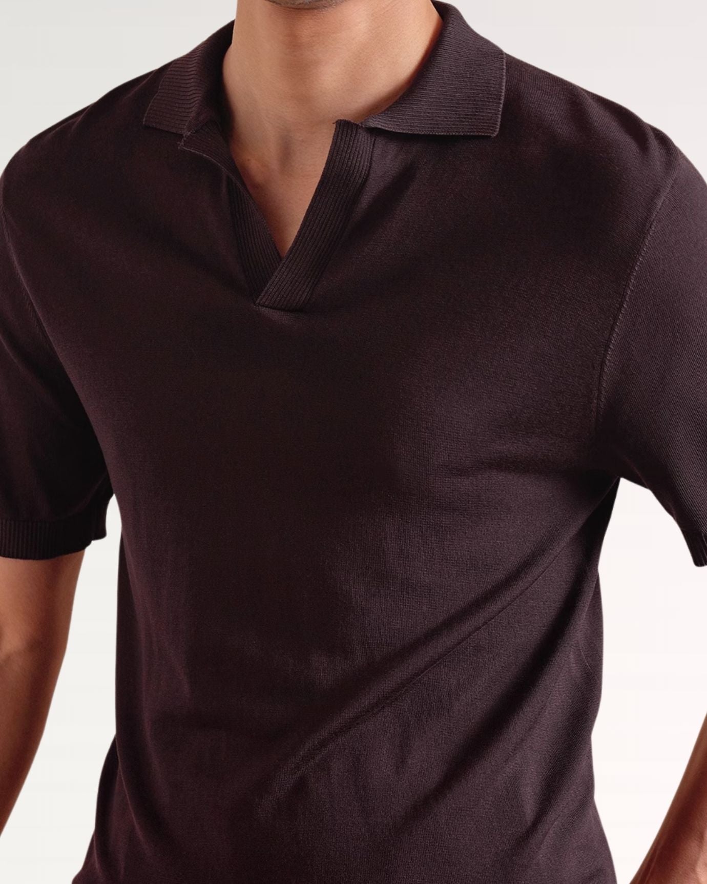 Elegant slim fit Madrid polo with smooth mulberry silk material
