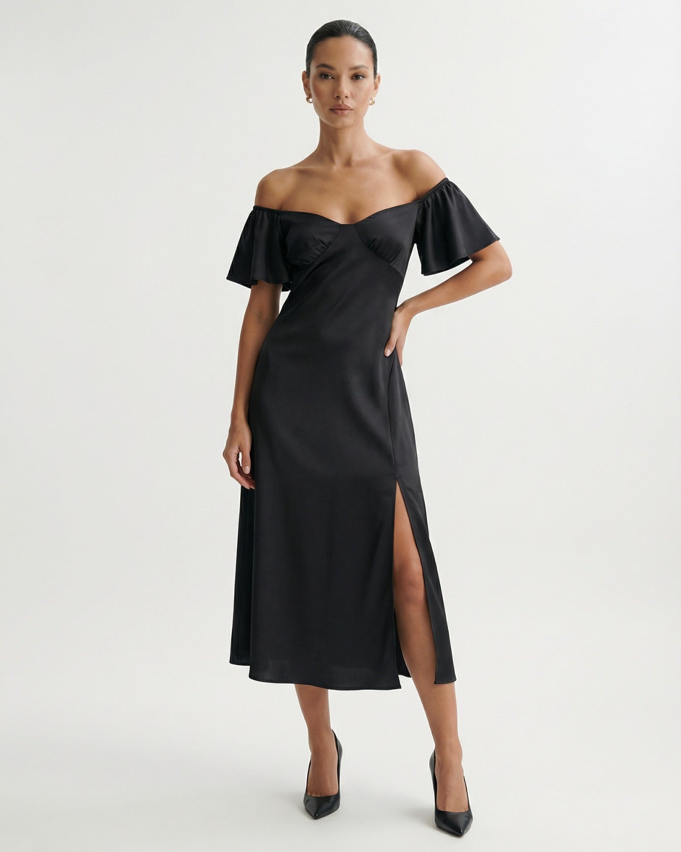 Vestido con escote en V en París