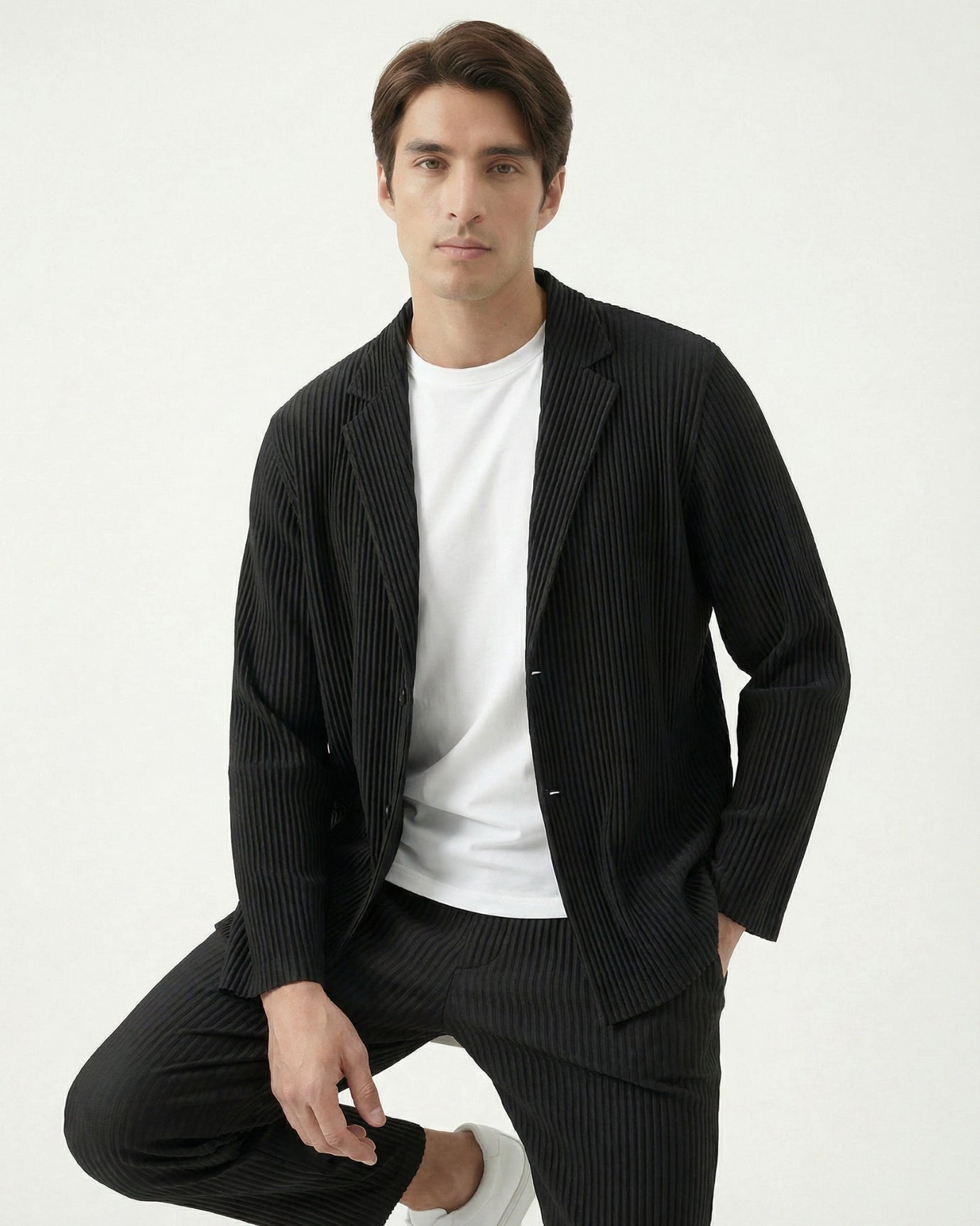 Sakura Kollektion: Set aus plissiertem Cardigan und Hose