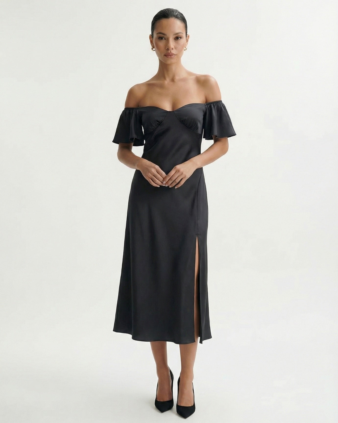 Vestido con escote en V en París