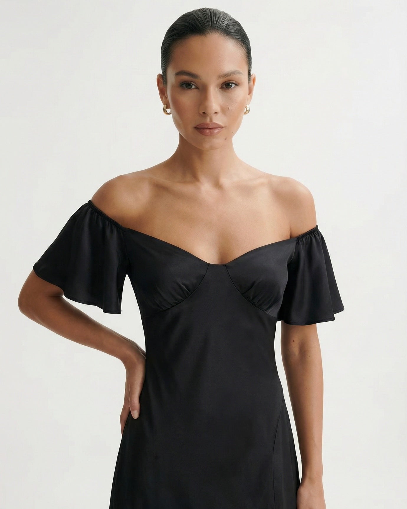 Vestido con escote en V en París