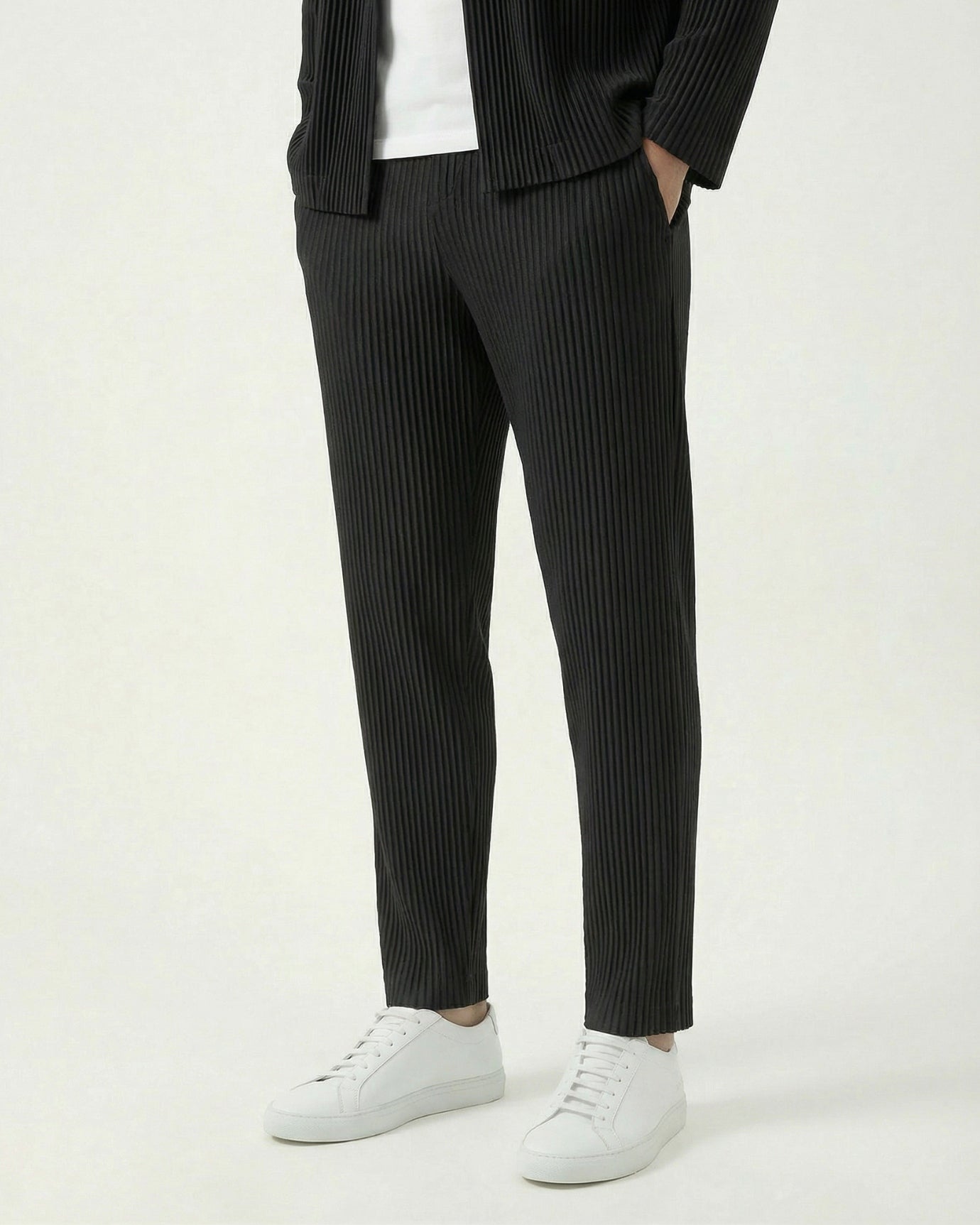 Sakura Kollektion: Set aus plissiertem Cardigan und Hose