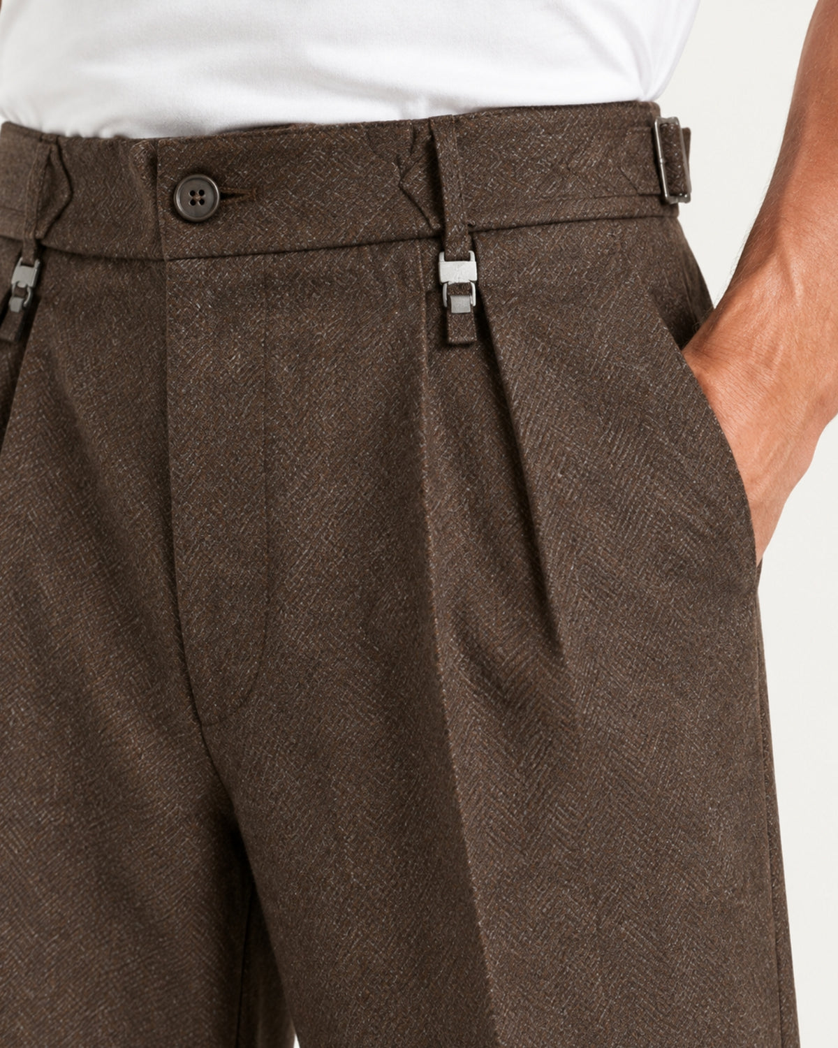 Pleated Barrel-Leg Straight Trousers