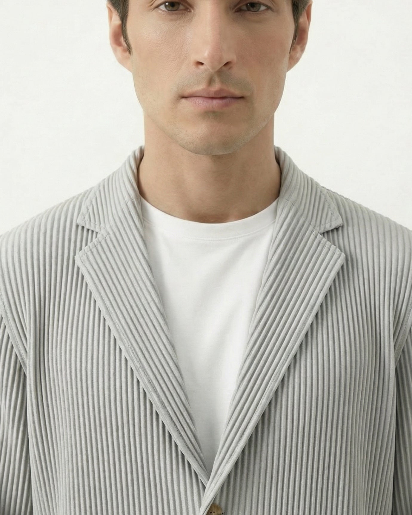 Sakura Kollektion: Set aus plissiertem Cardigan und Hose