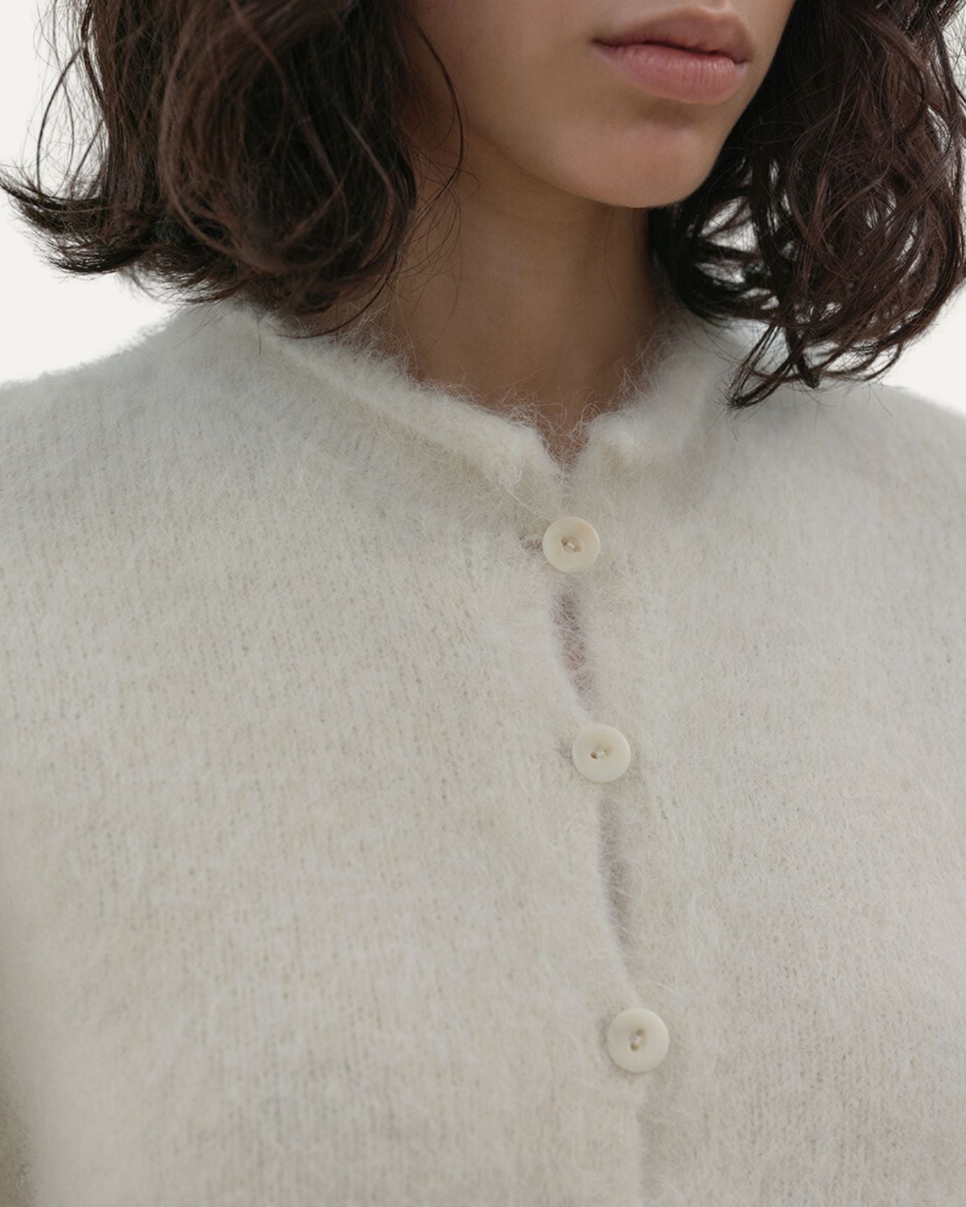 Detailed of Aus Alpaca Sweater Cardigan buttons