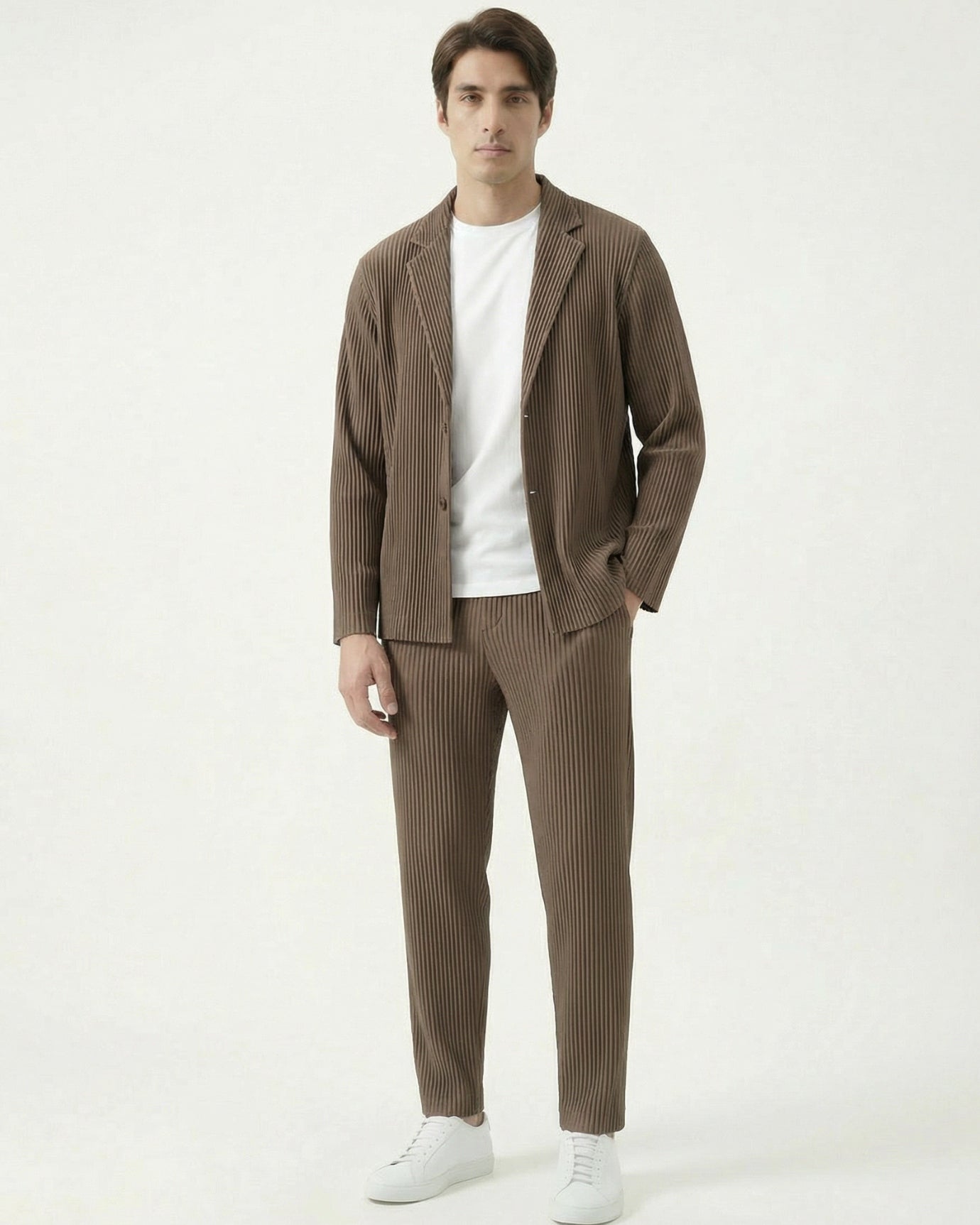 Sakura Kollektion: Set aus plissiertem Cardigan und Hose