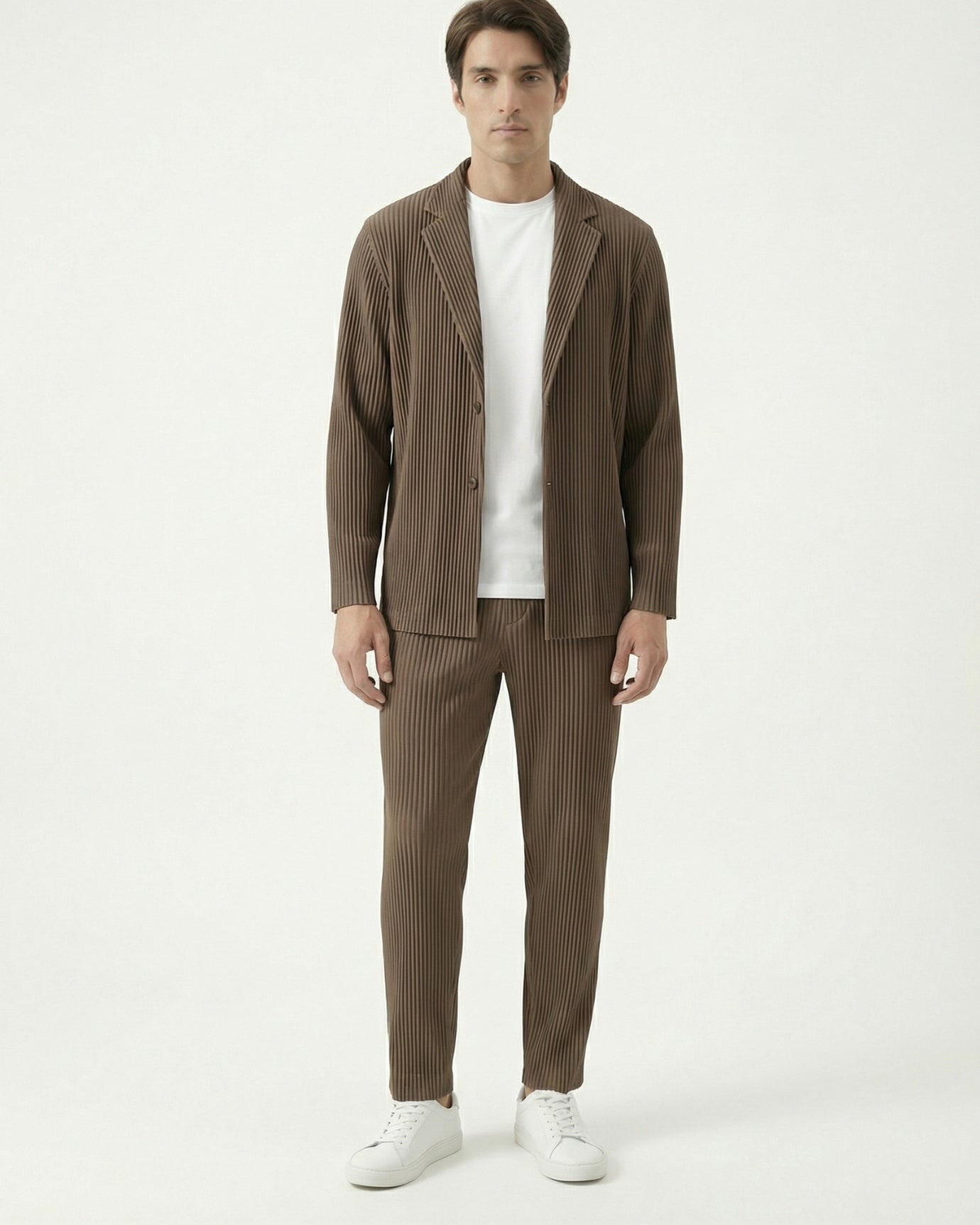 Sakura Kollektion: Set aus plissiertem Cardigan und Hose