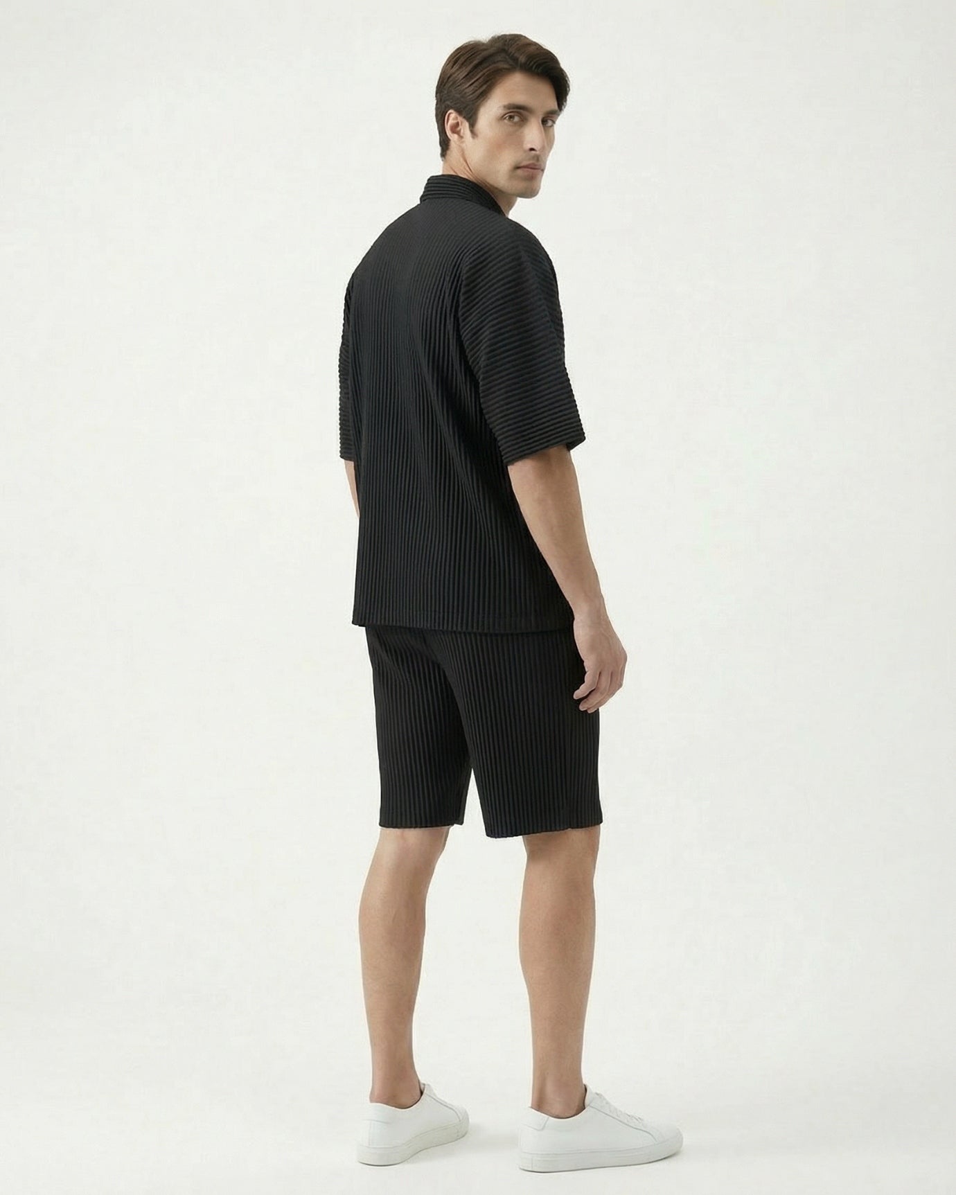 Conjunto plisado de camisa y pantalones cortos de la colección Sakura