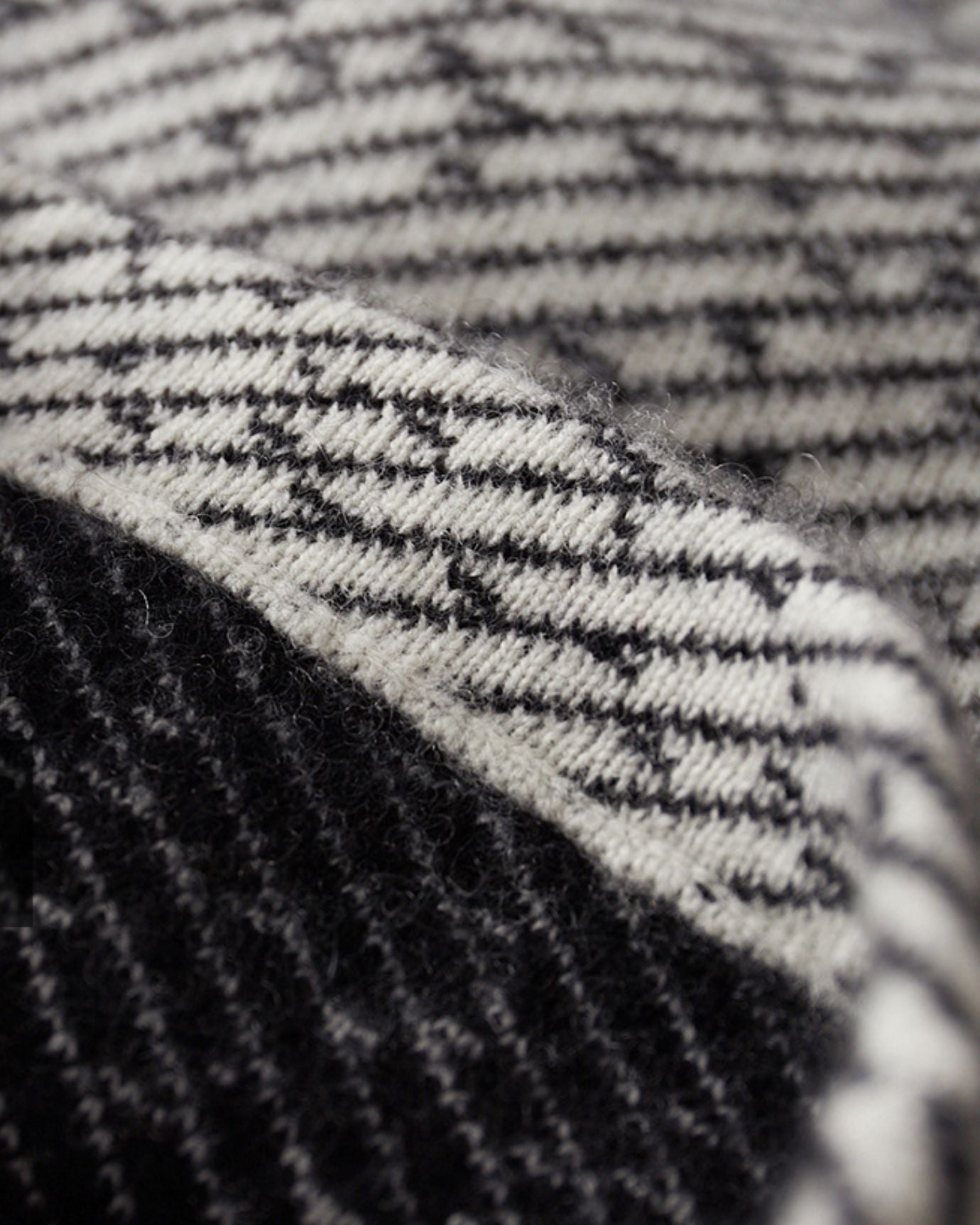 Conjunto de cárdigan con capucha y pantalón de cachemir y lana