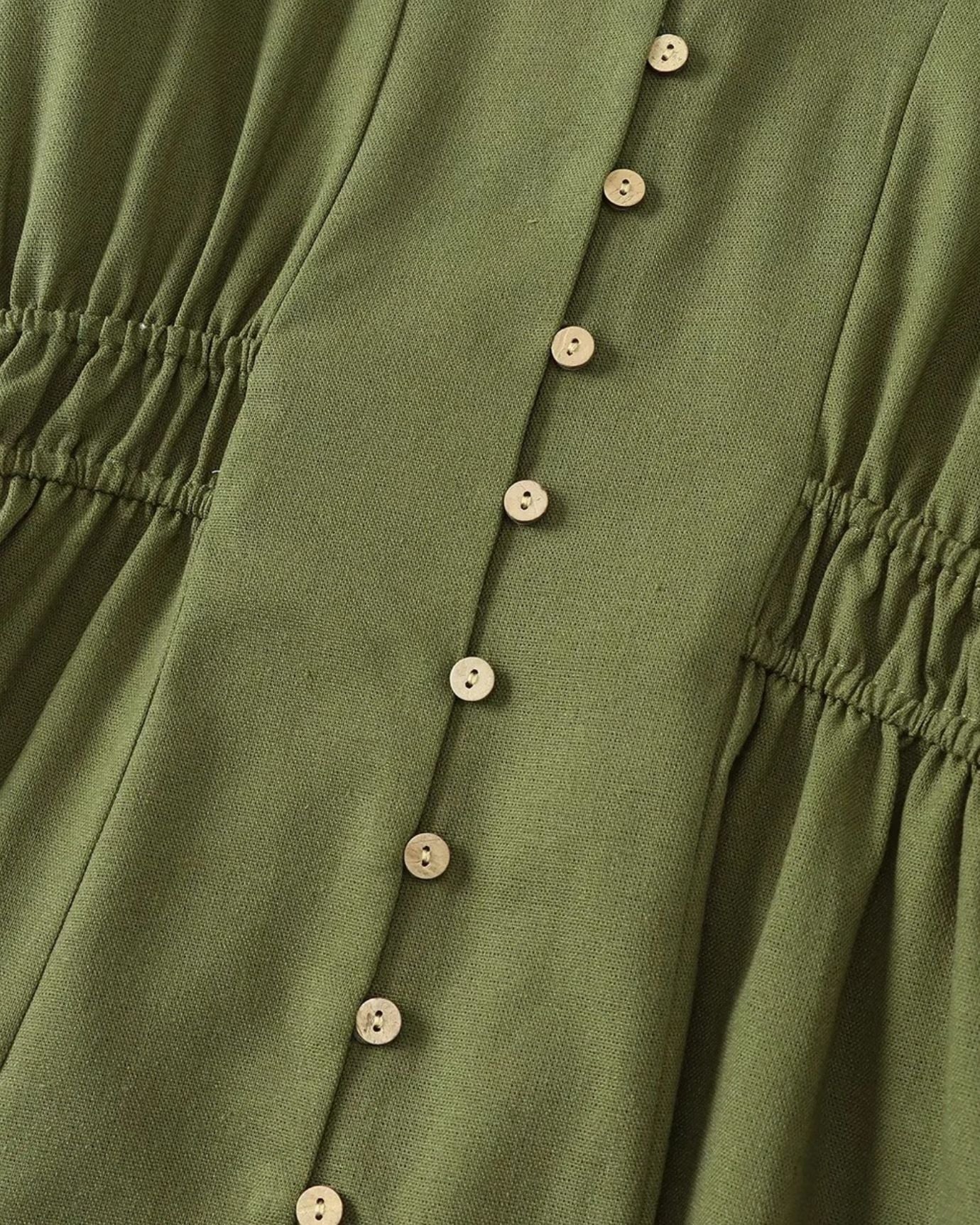 Elegant maxi dress featuring a defined waist and loose skirt movement