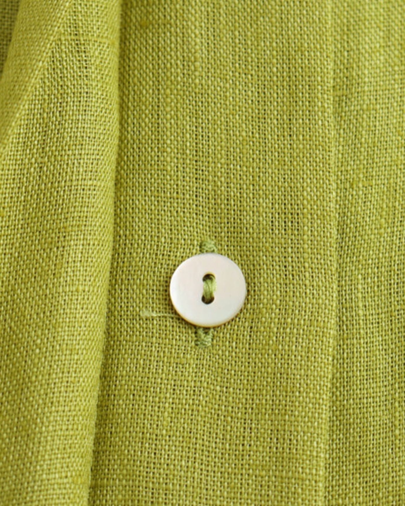 Front detail of elegant Portofino shirt with slim button line and collar points