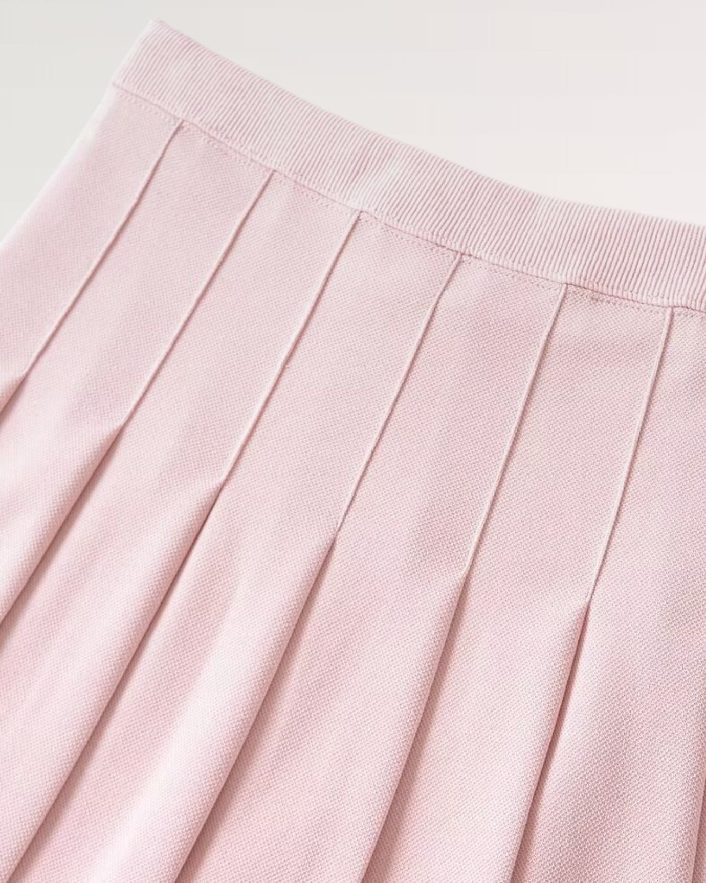 Old Money skirt by Lovau featuring classic pleated design in femenine tone