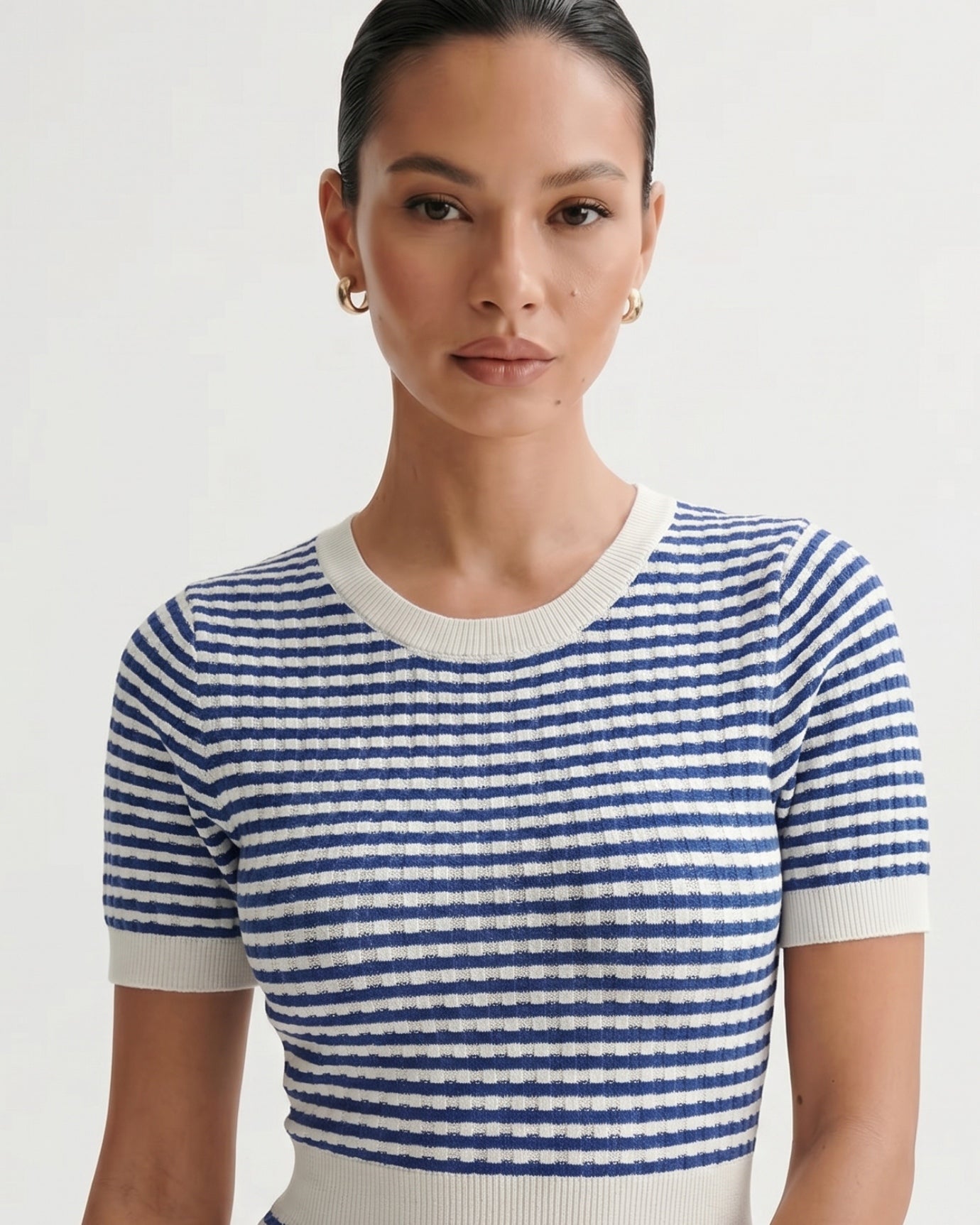 Blau gestreiftes Kontrastkleid