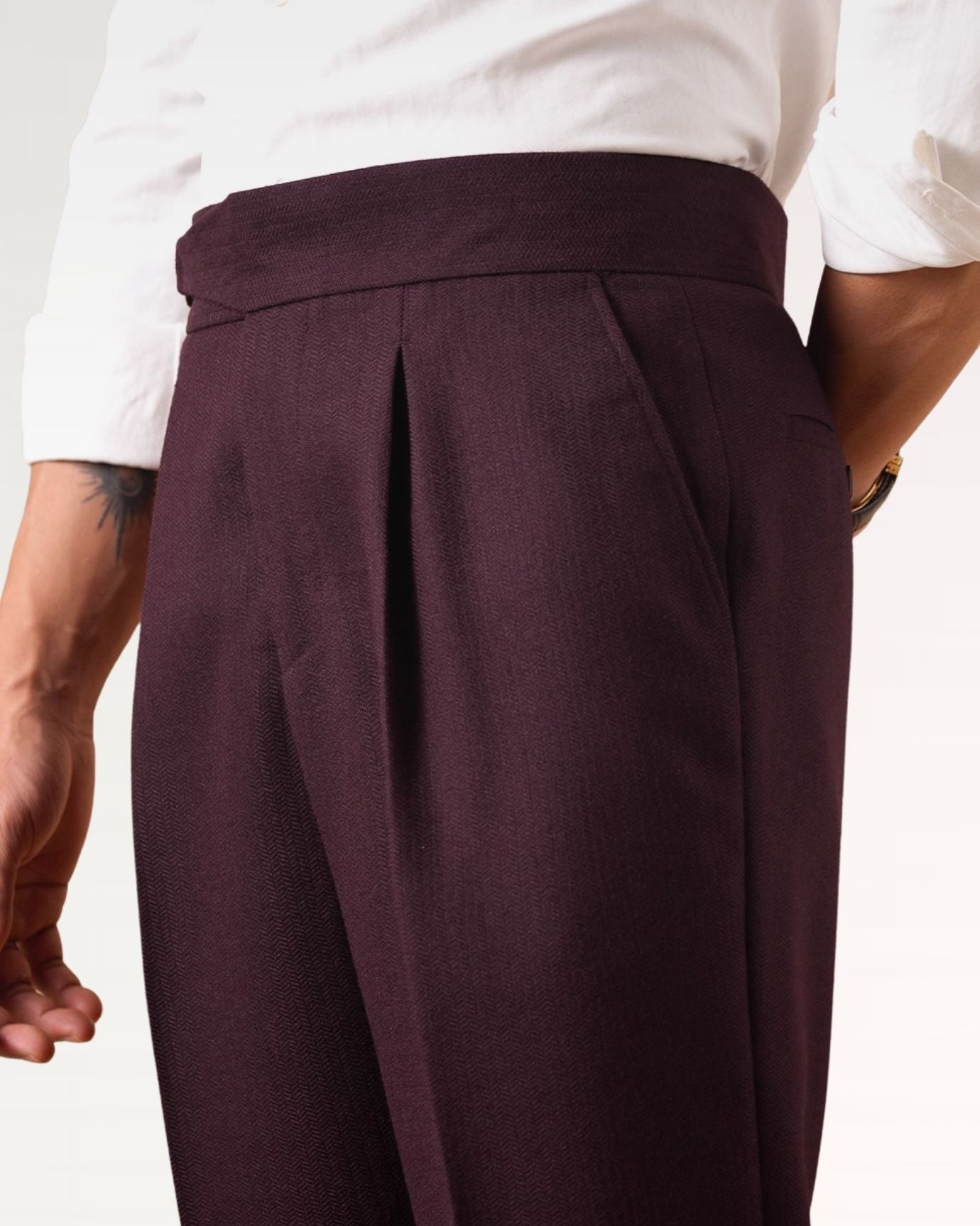 Professional burgundy trousers with functional side and back pockets