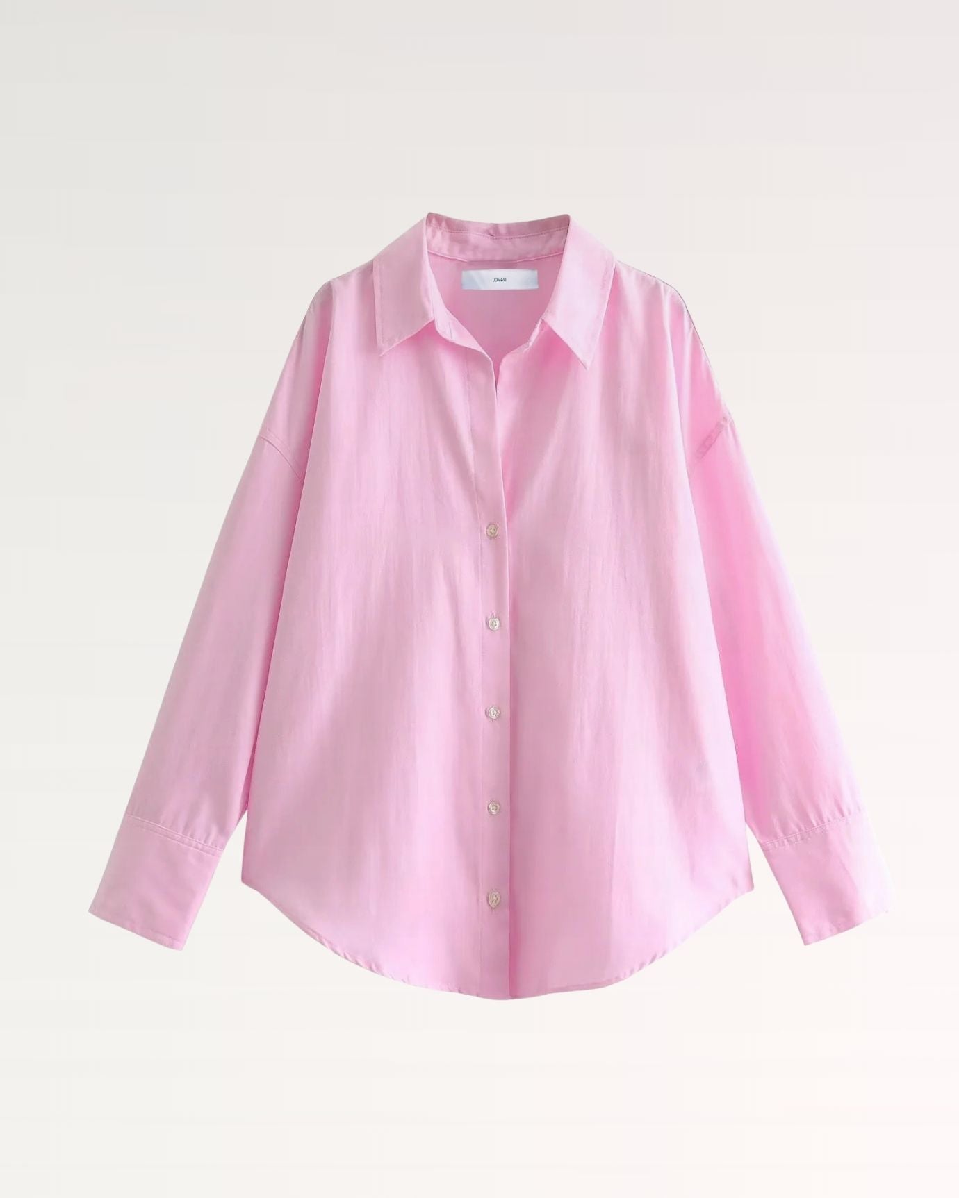 casual and smart style oxford shirt suitable for multiple occasions