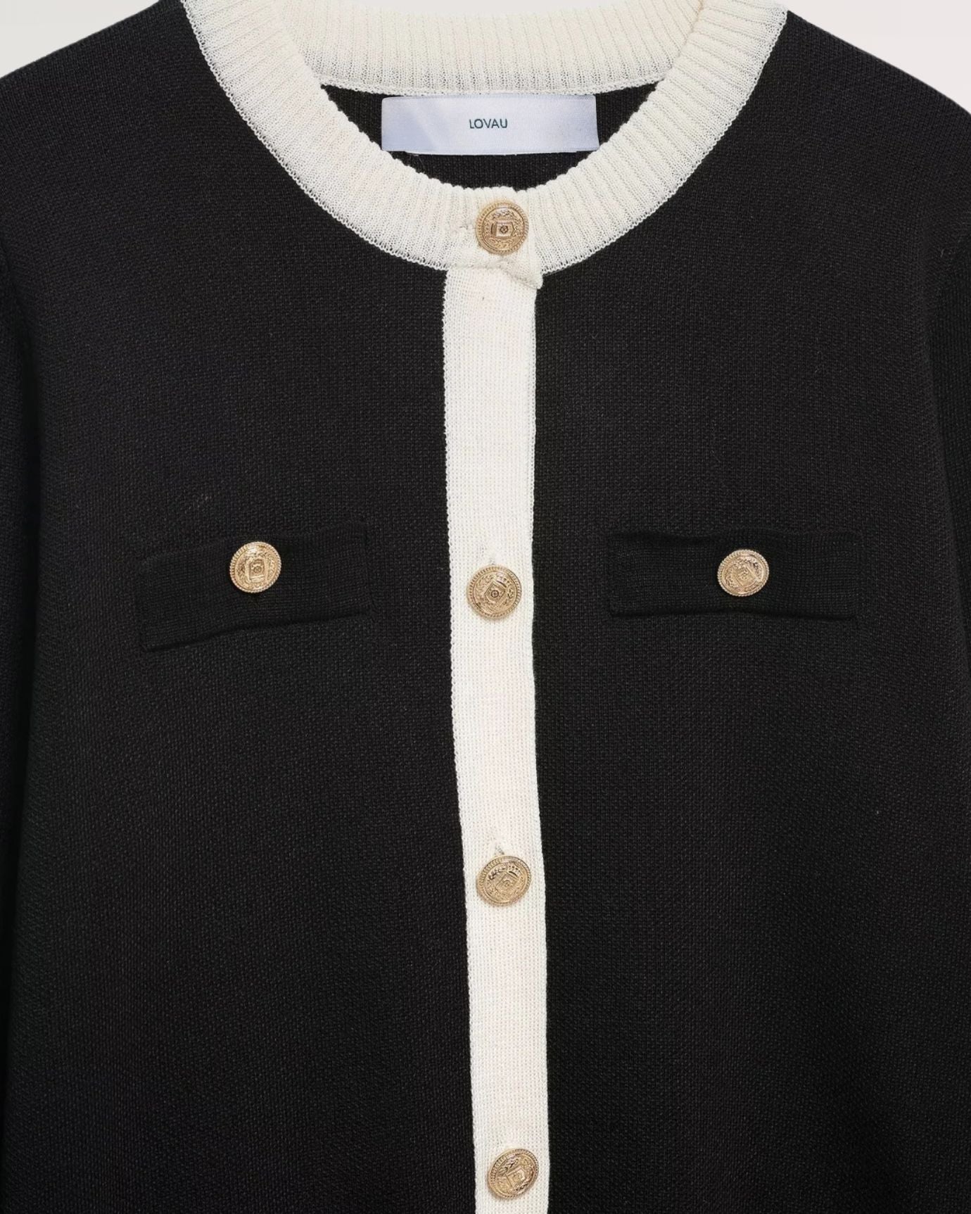 Elegant fine knit cardigan with softly tailored fit and front buttons