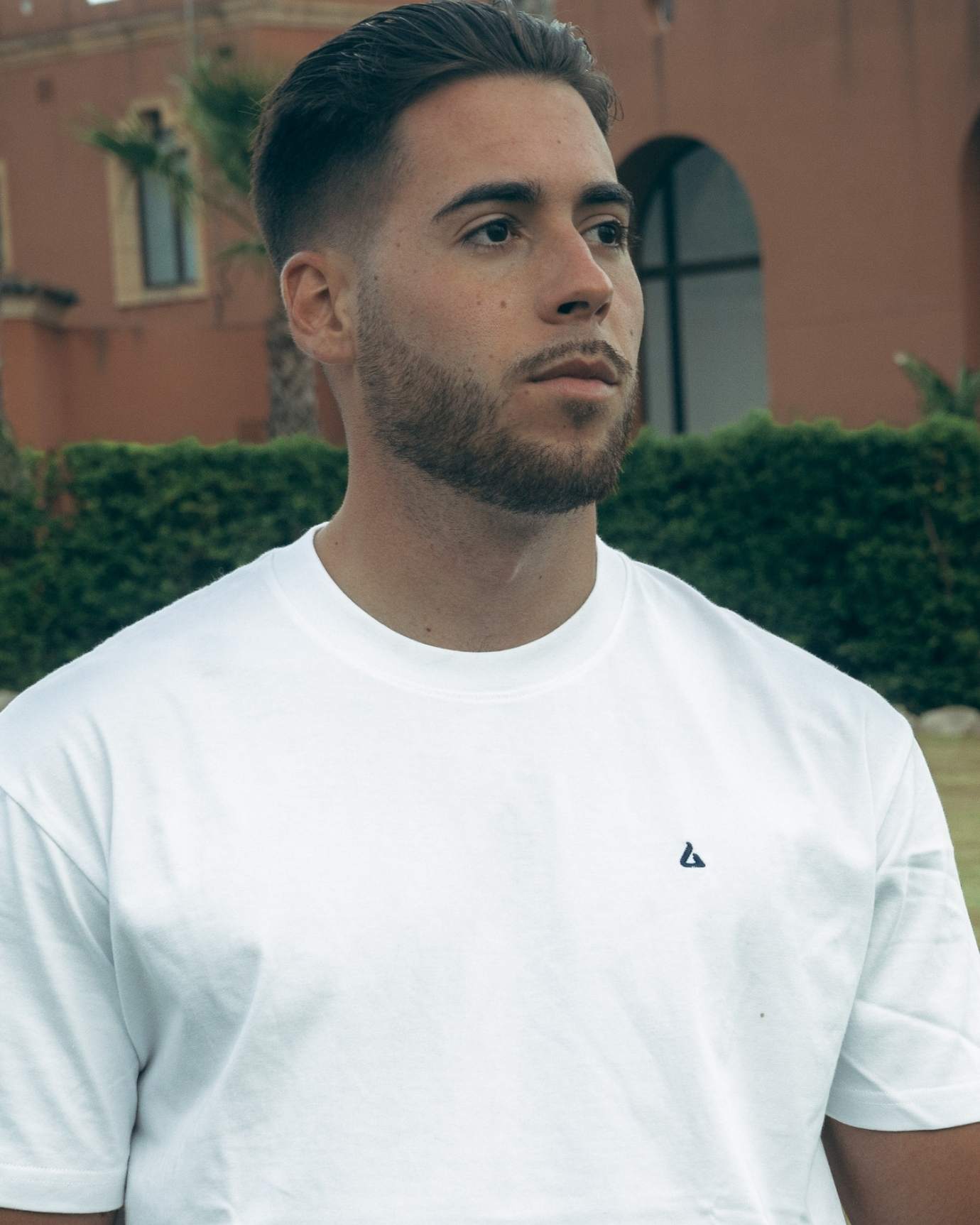 Basic crew neck T-shirt in white with clean, classic design