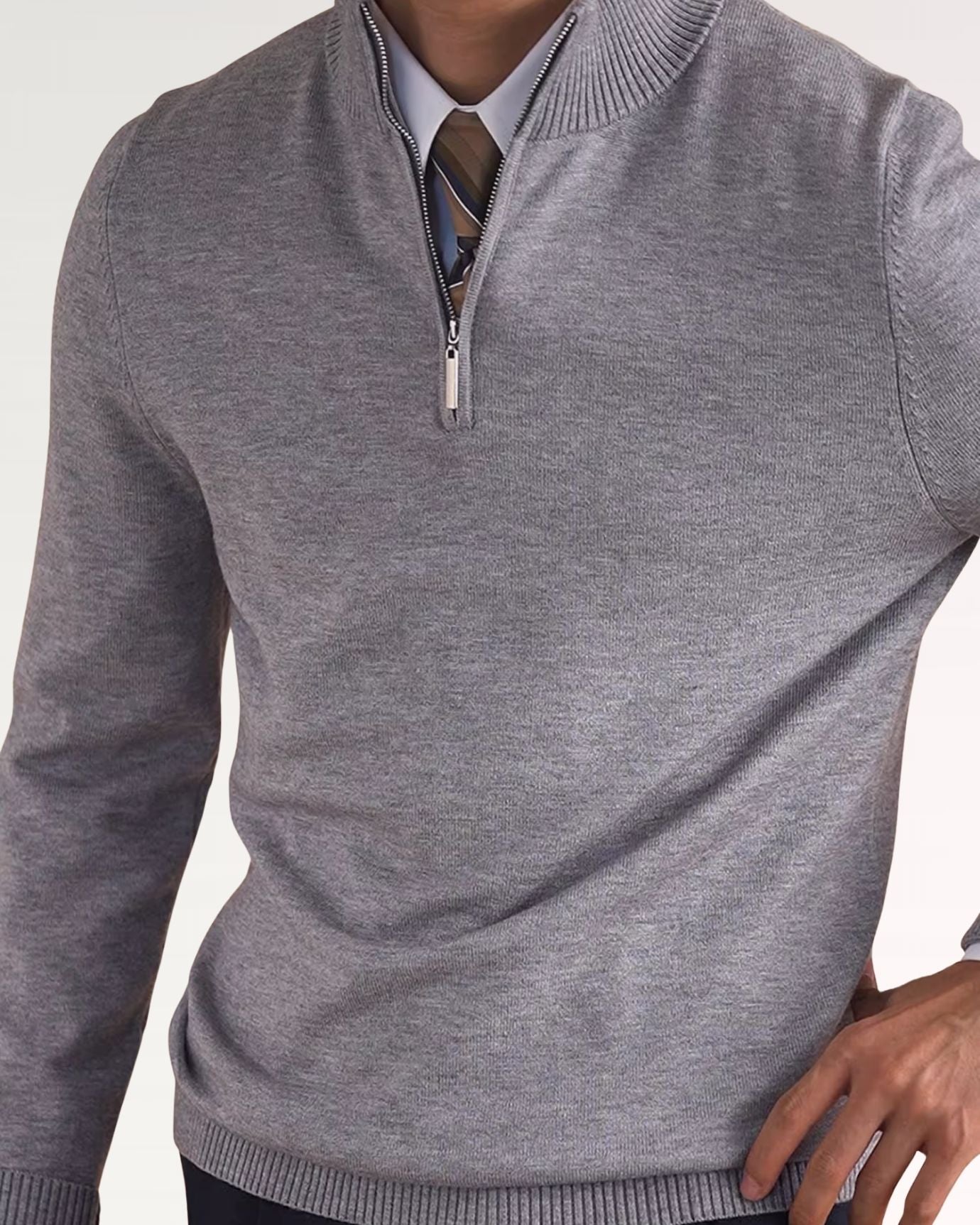 Lightweight men’s sweater with zipper, designed for polished layering and all-day comfort