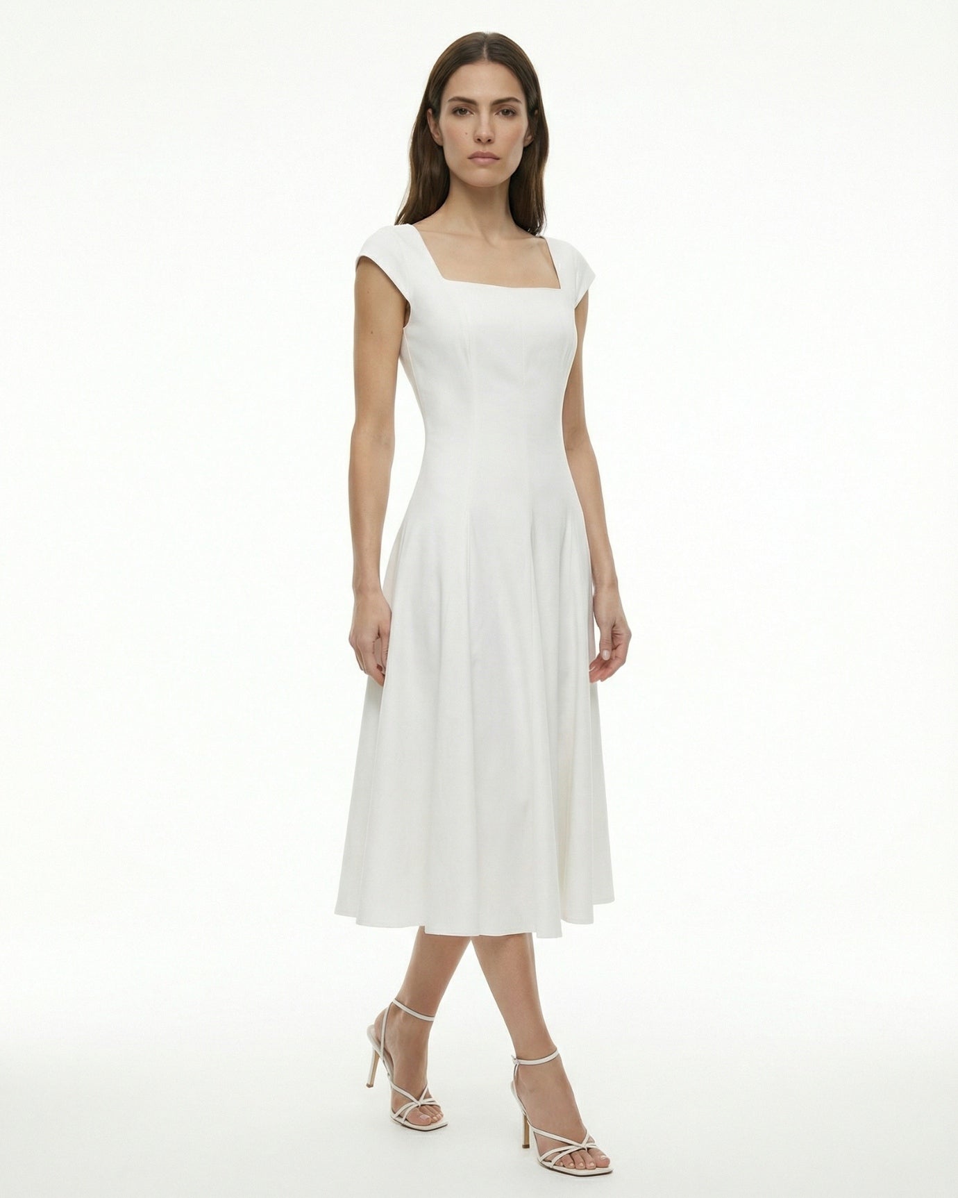 Olivia Klassisches, mittellanges Kleid mit eckigem Ausschnitt und Taillenband