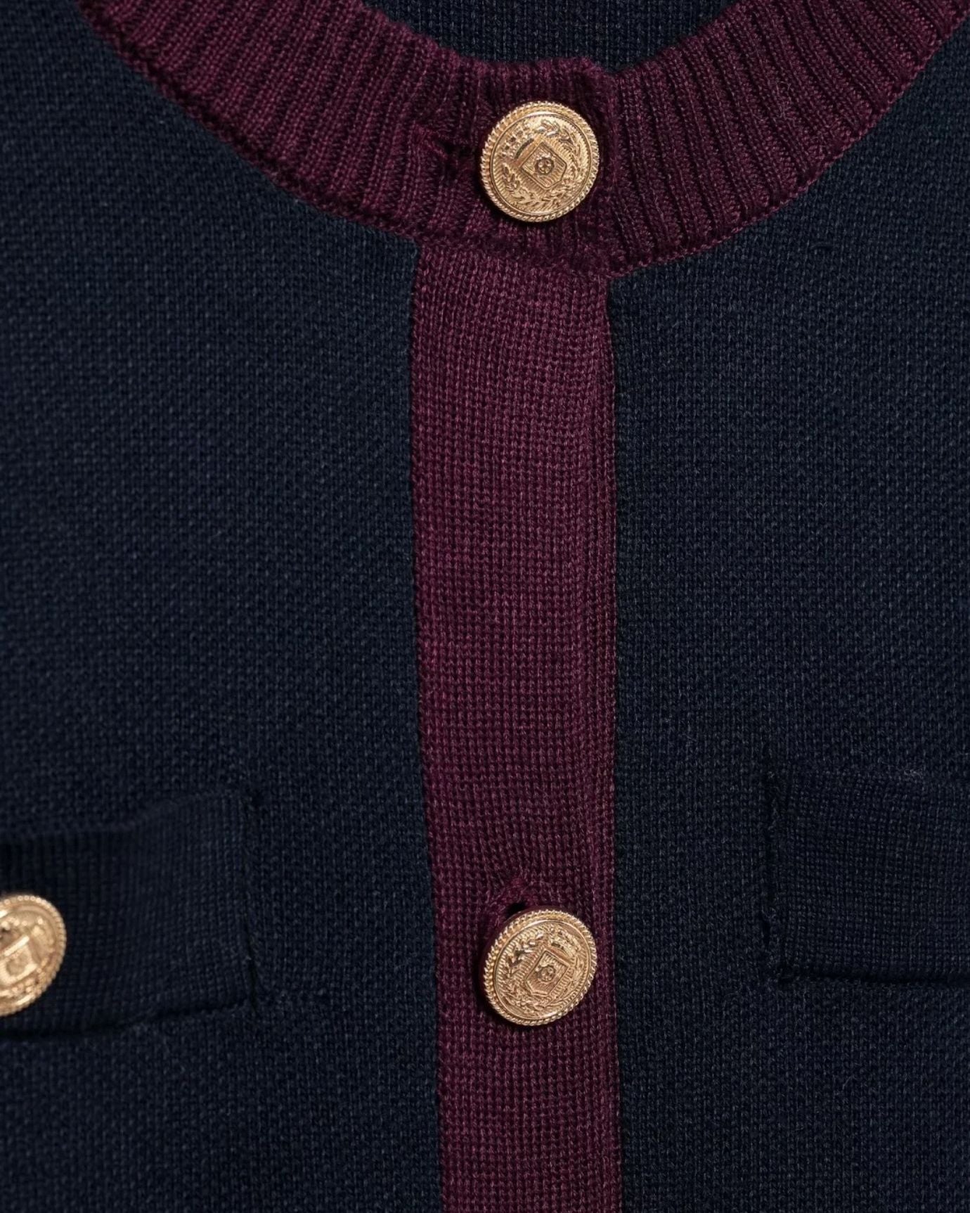 Elegant fine knit cardigan with softly tailored fit and front buttons