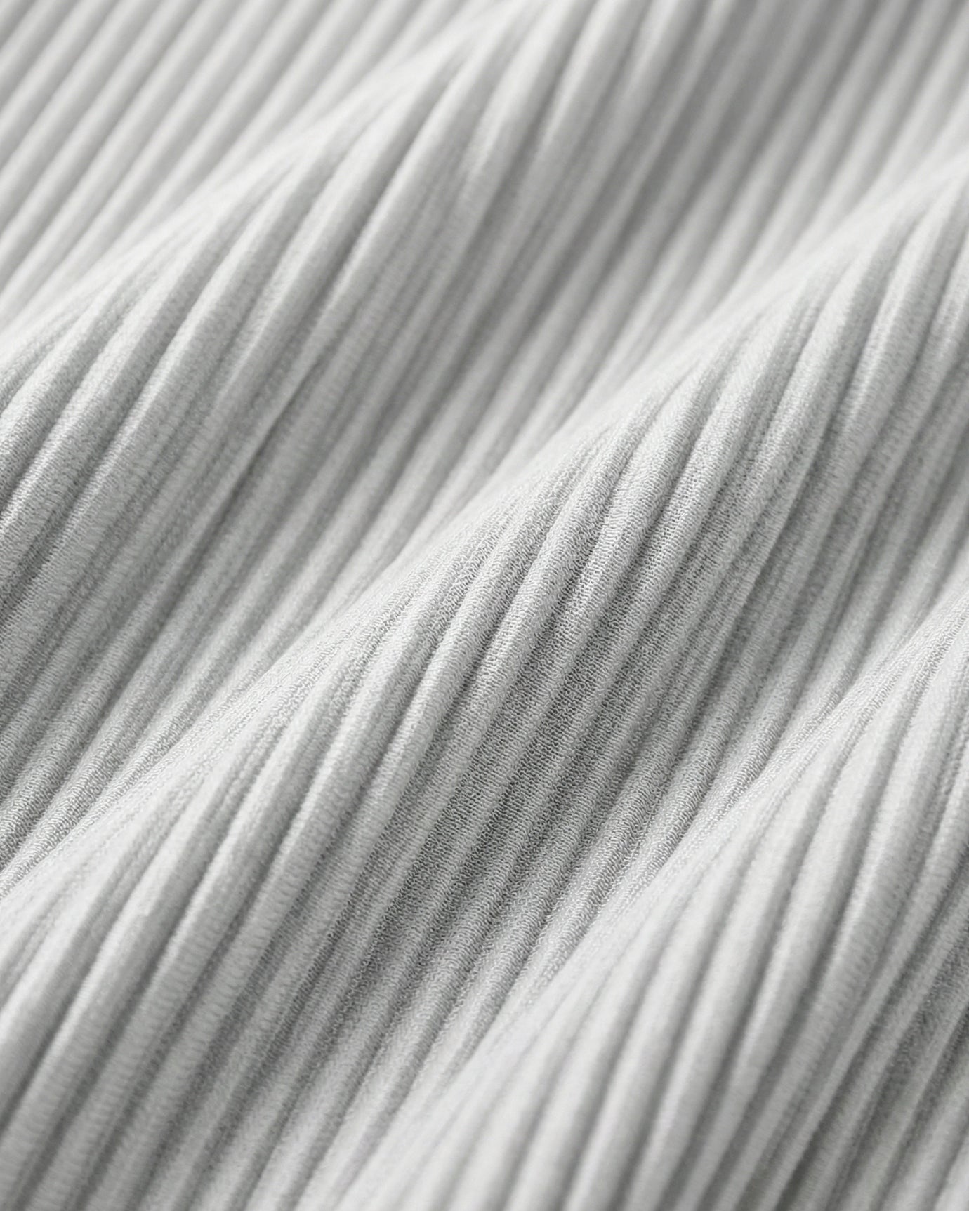 Sakura Kollektion: Set aus plissiertem Cardigan und Hose