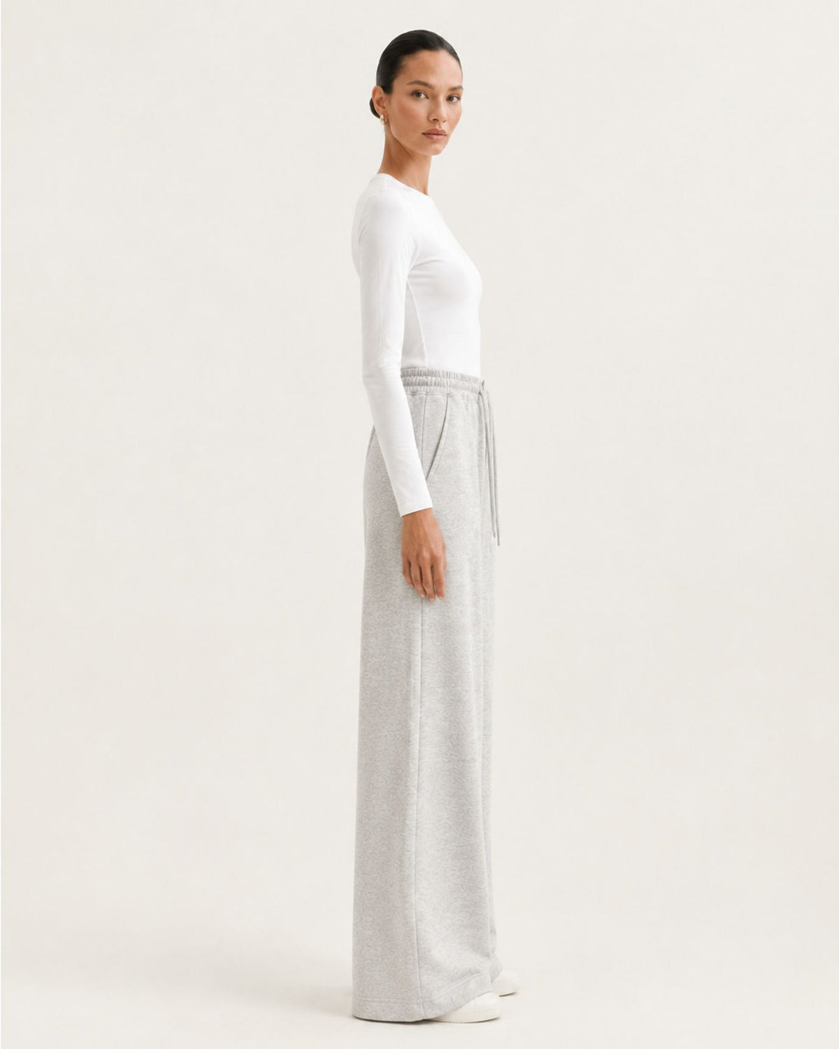 High-Waisted Drapey Star Print Straight Pants