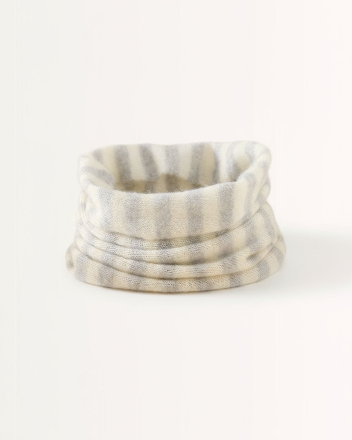 Cashmere neck cover stripes