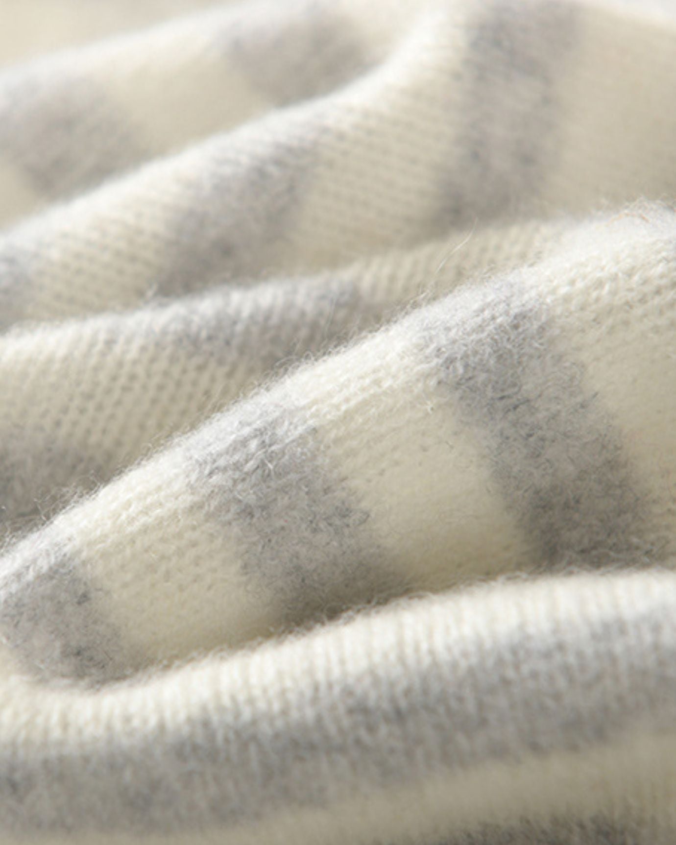 Cashmere neck cover stripes