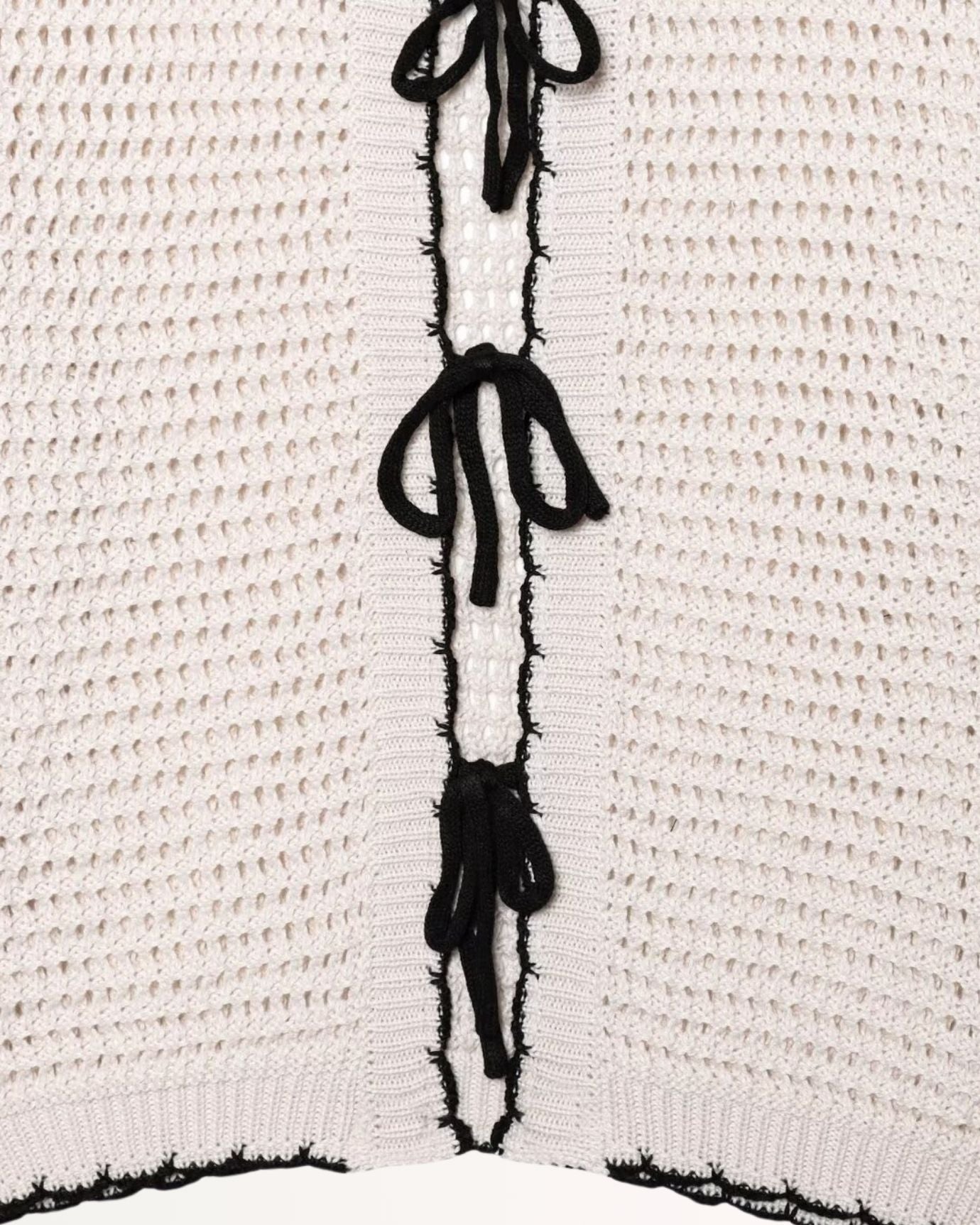Vintage-inspired crochet polo collar in soft fabric