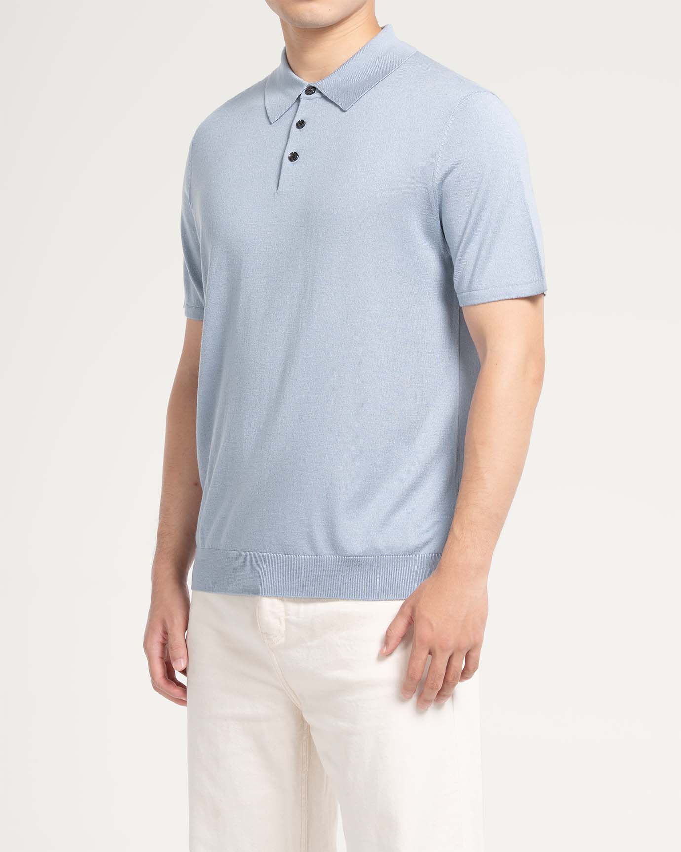 Cloud blue silk‑cashmere polo with a ribbed collar and cuffs