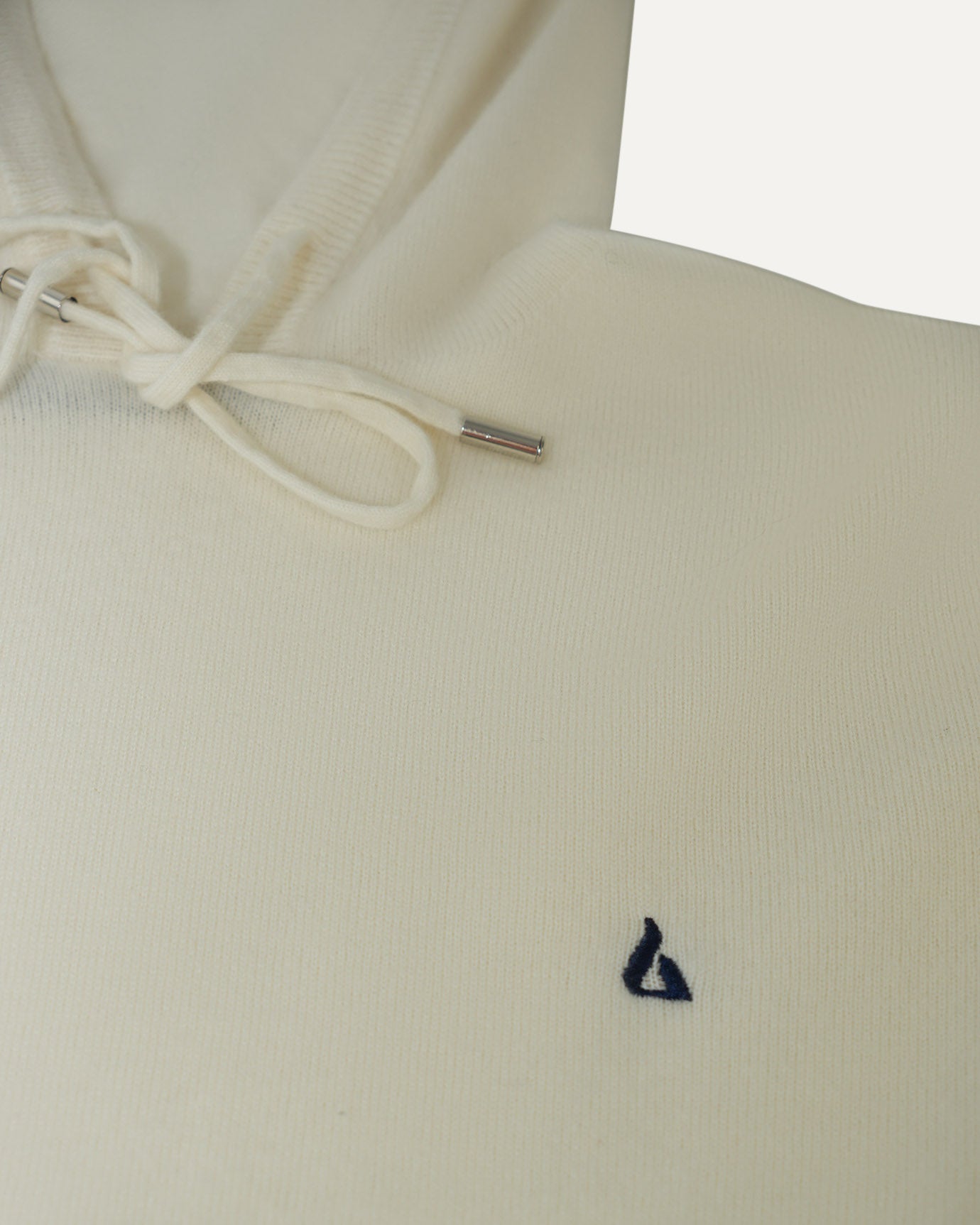 Lovau x Cashmere hoodie – clean design with contrast logo