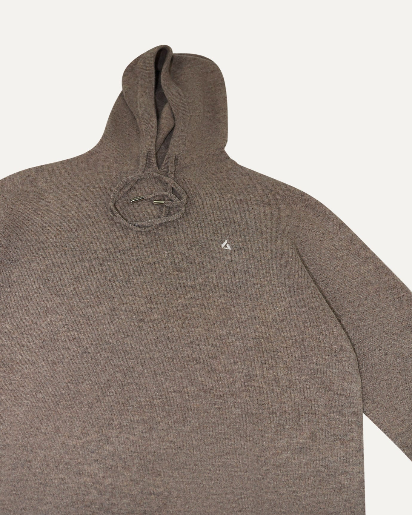 Classy wool hoodie in camel – perfect for fall layering
