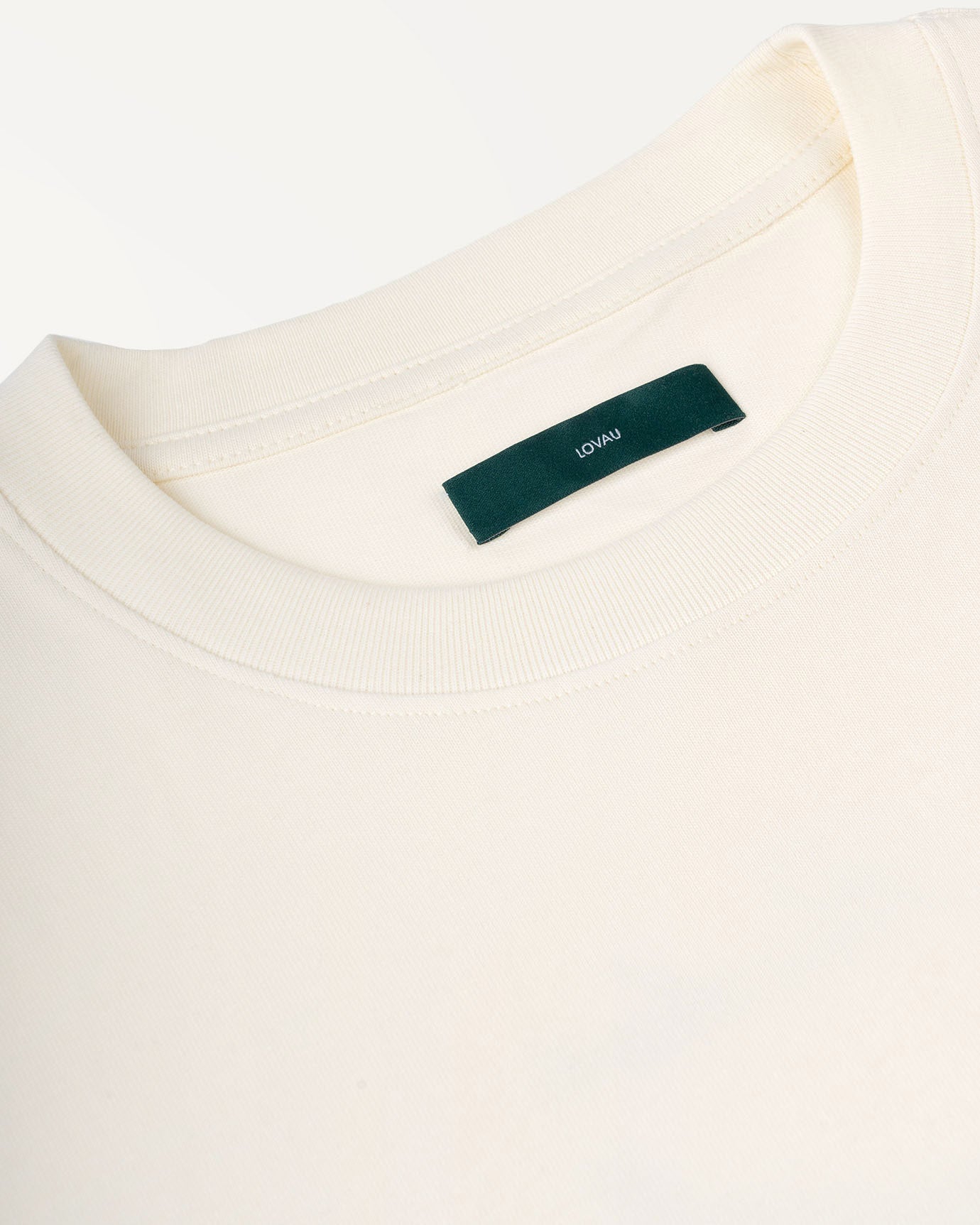 Classic off-white Belle Montecarlo t-shirt ideal for everyday use