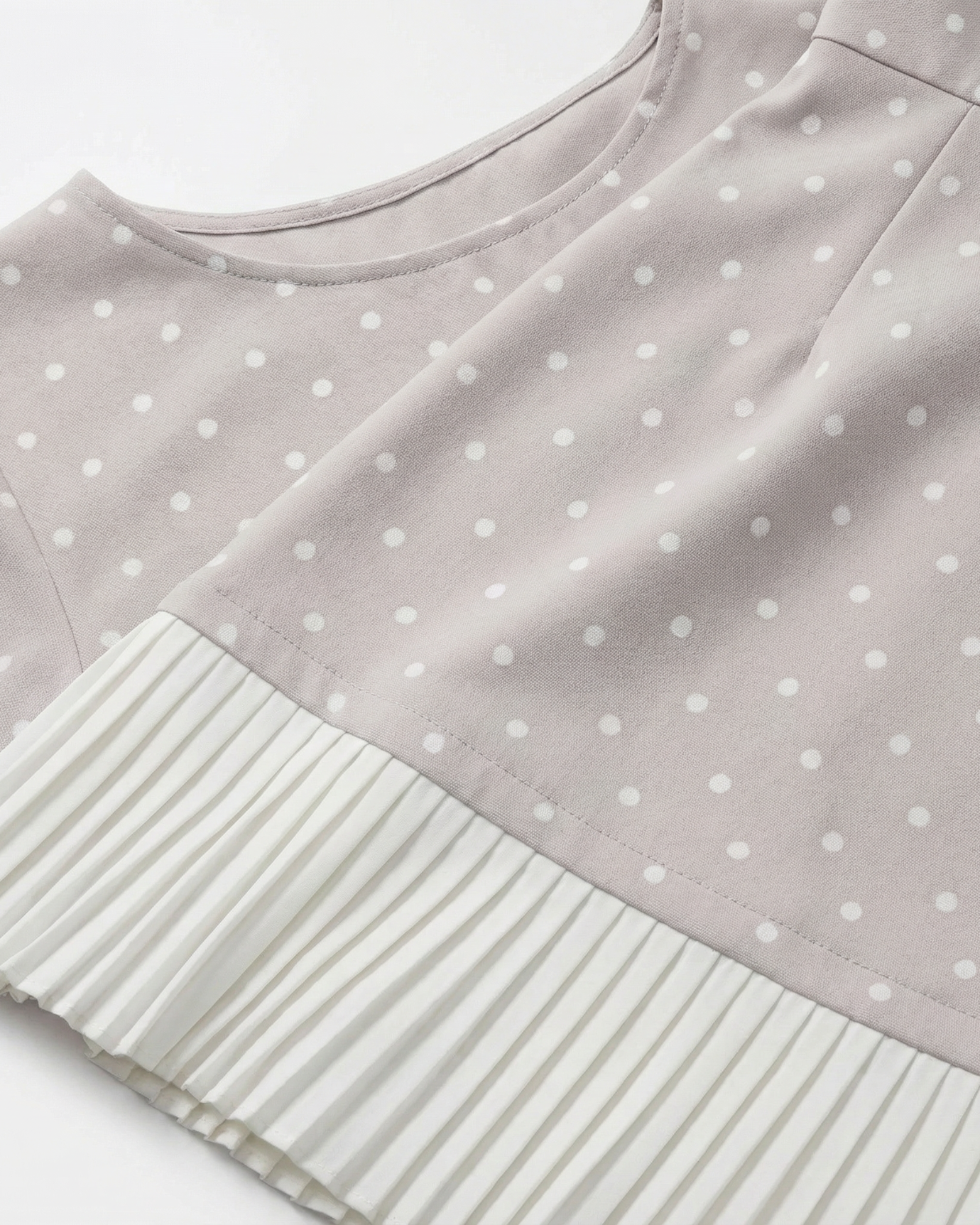 Kleid aus Eisseide mit Polkadot-Muster