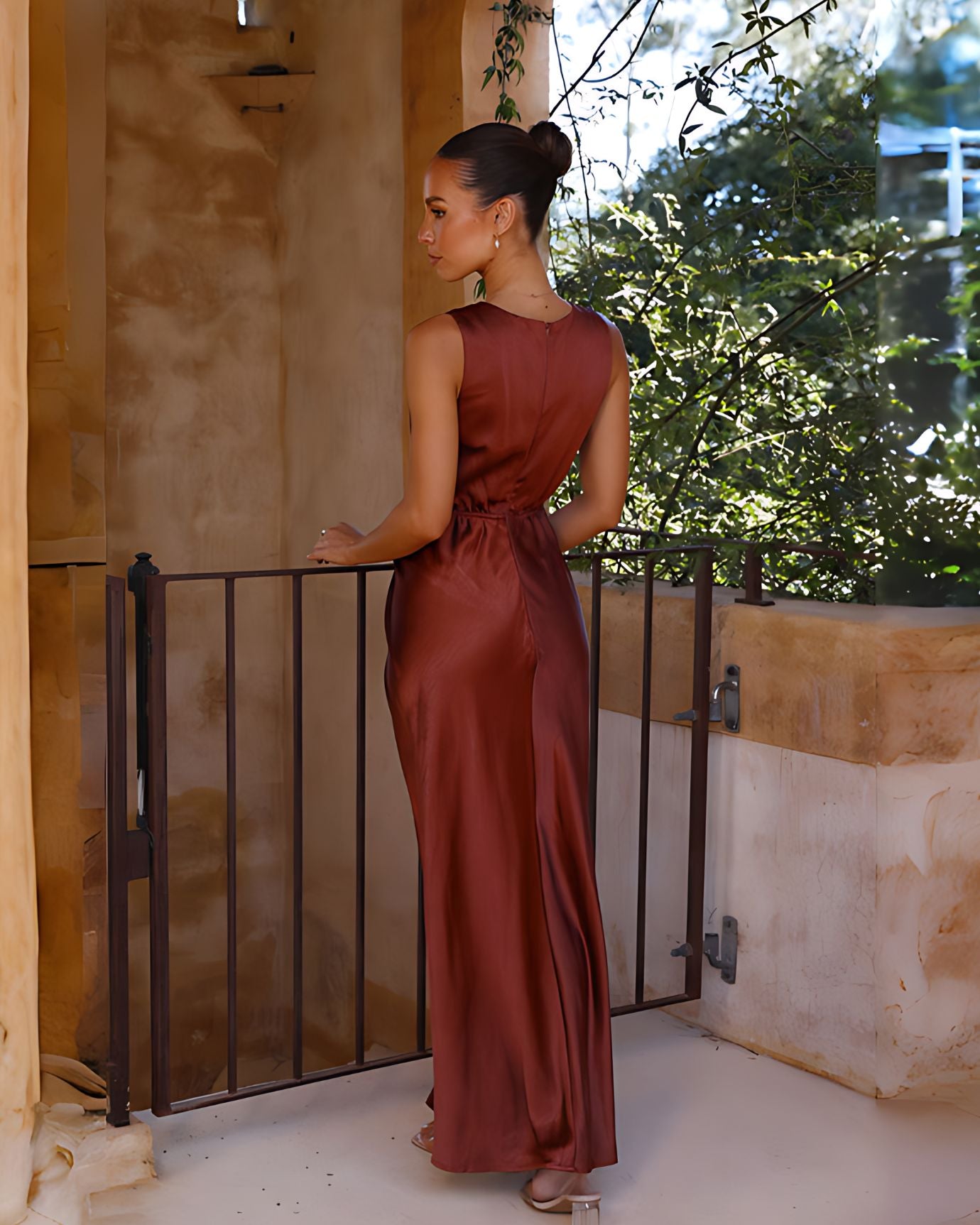 Calabria Kleid mit tiefem V-Ausschnitt