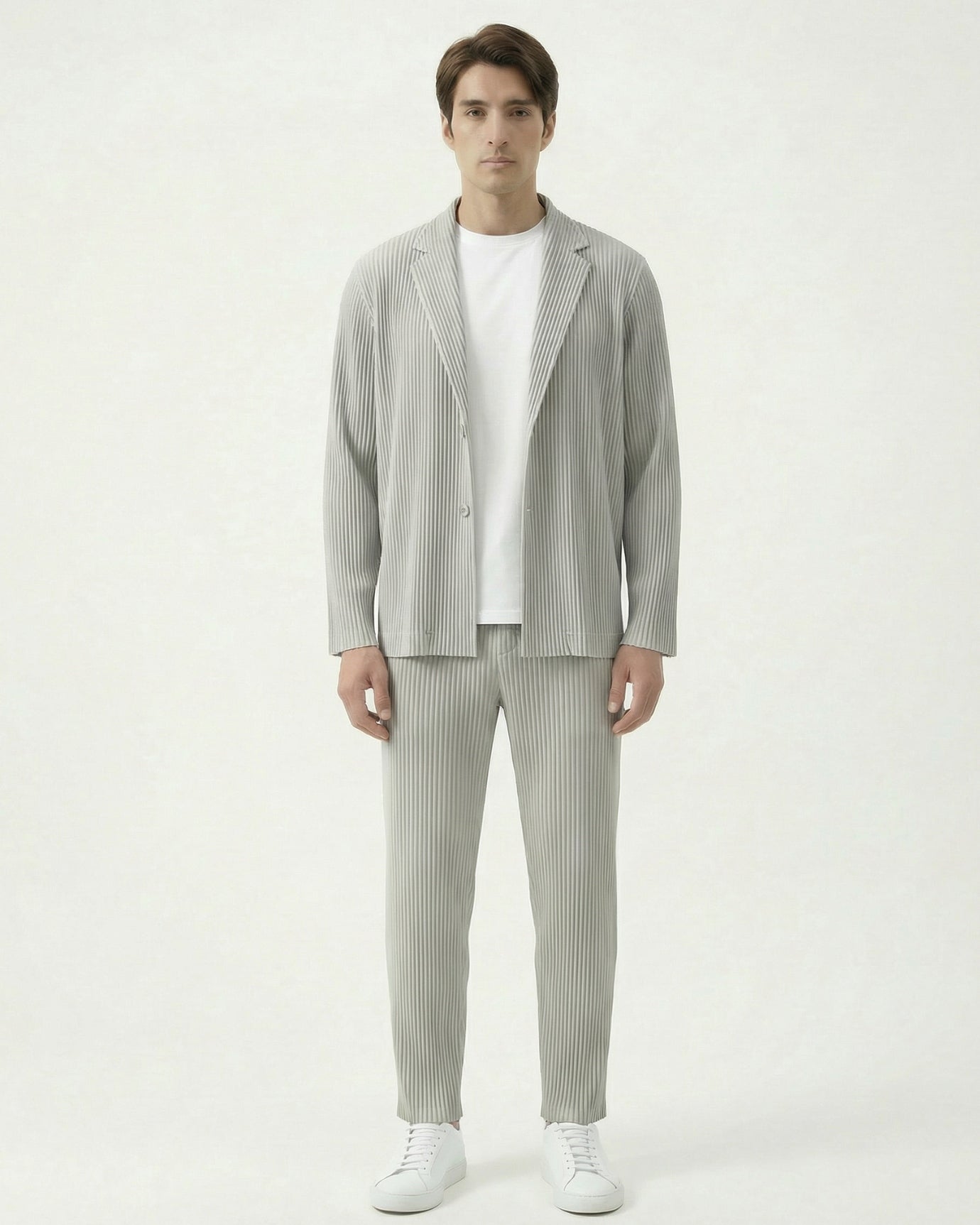 Sakura Kollektion: Set aus plissiertem Cardigan und Hose