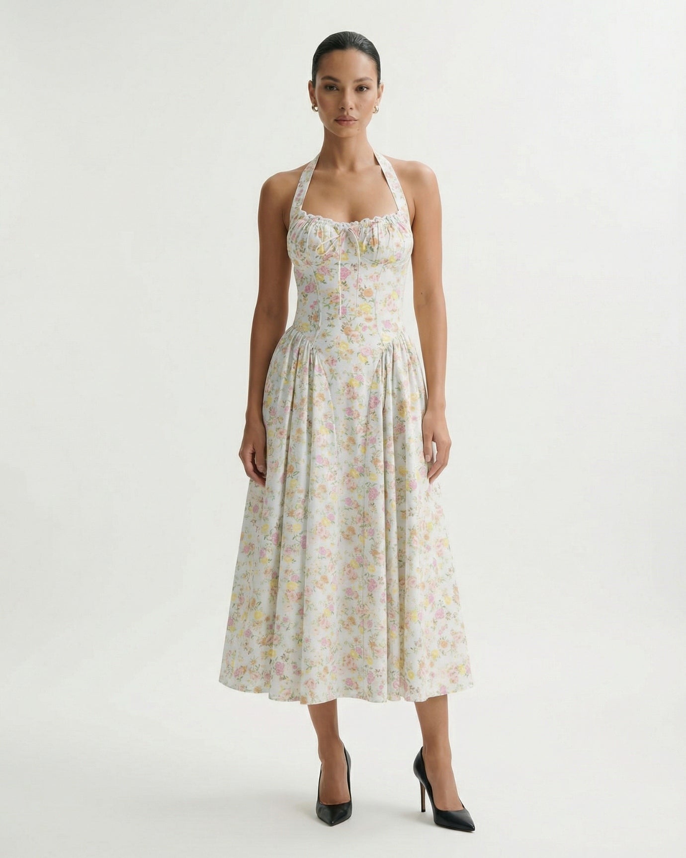 Vestido Santorini con cuello halter y flores suaves en azul y rosa