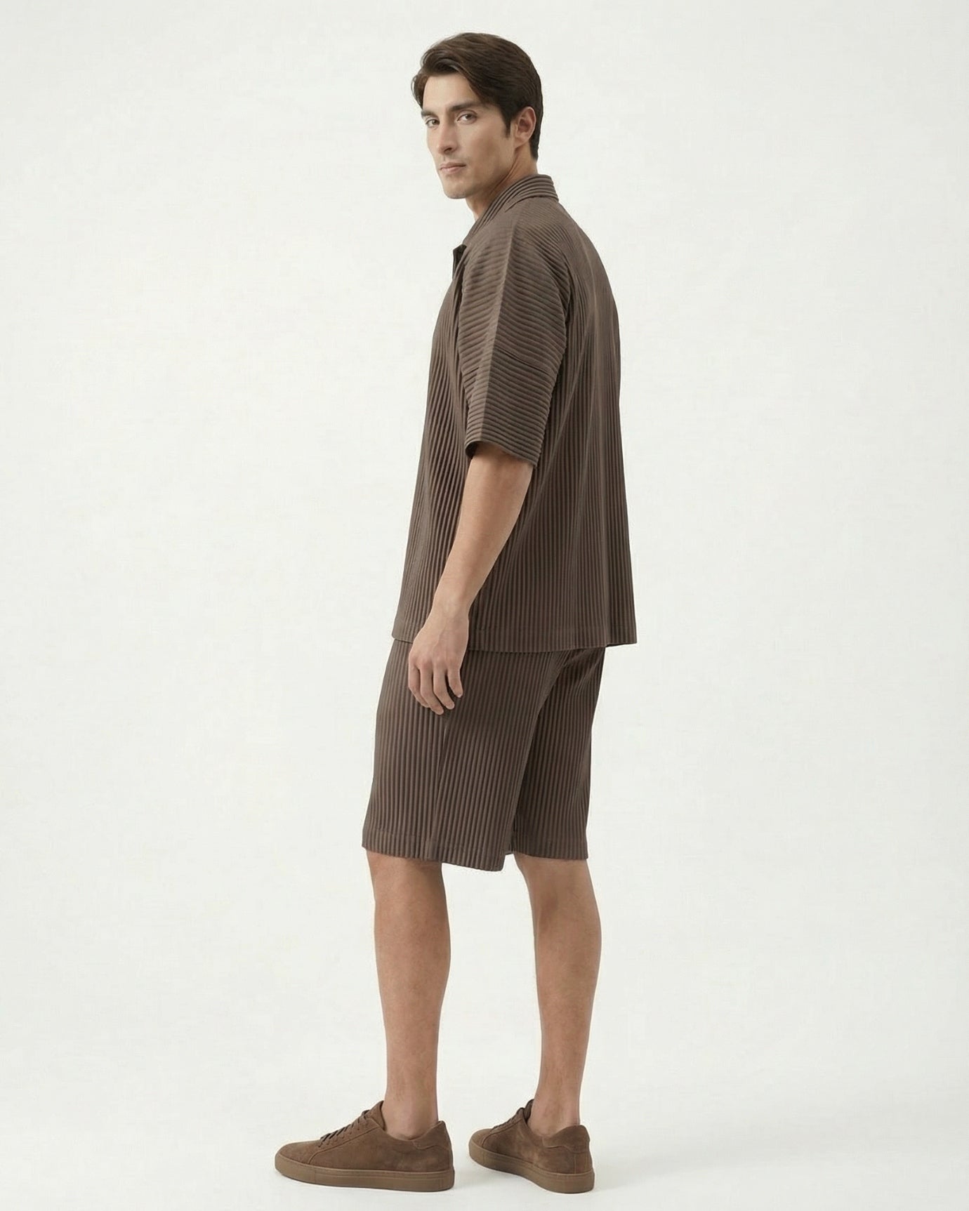 Conjunto plisado de camisa y pantalones cortos de la colección Sakura