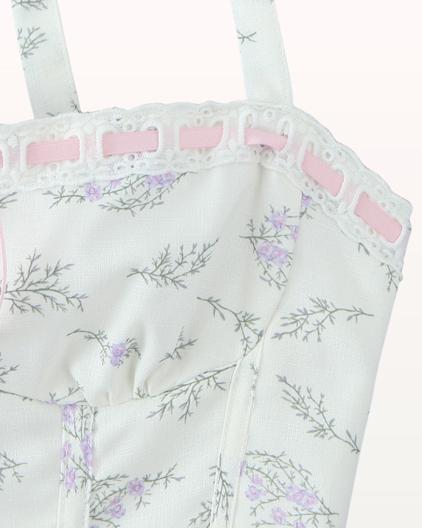 Vestido francés con cinta de encaje floral