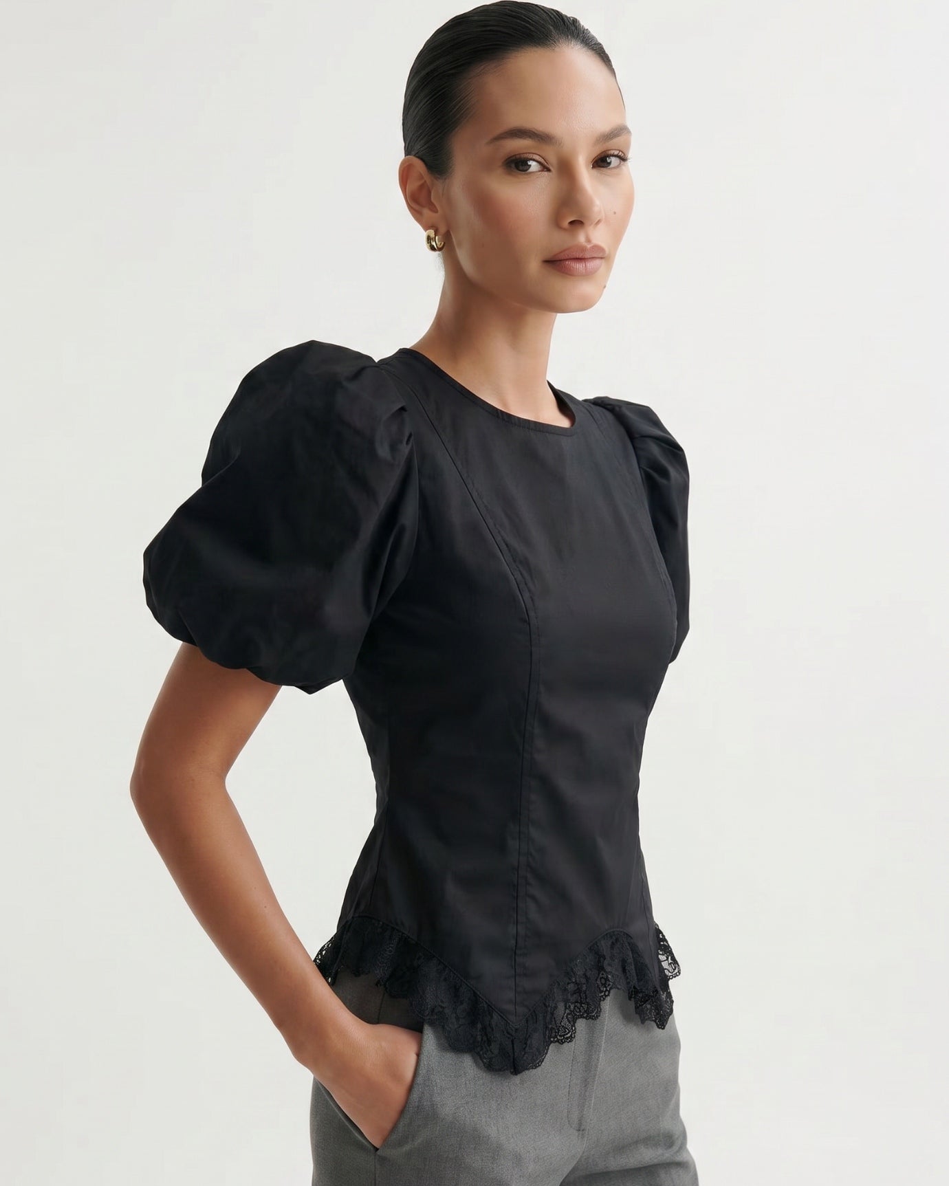 Short-Sleeved Top Floral Edge