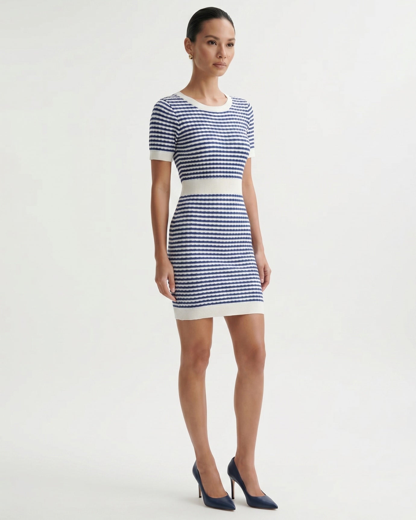 Blau gestreiftes Kontrastkleid