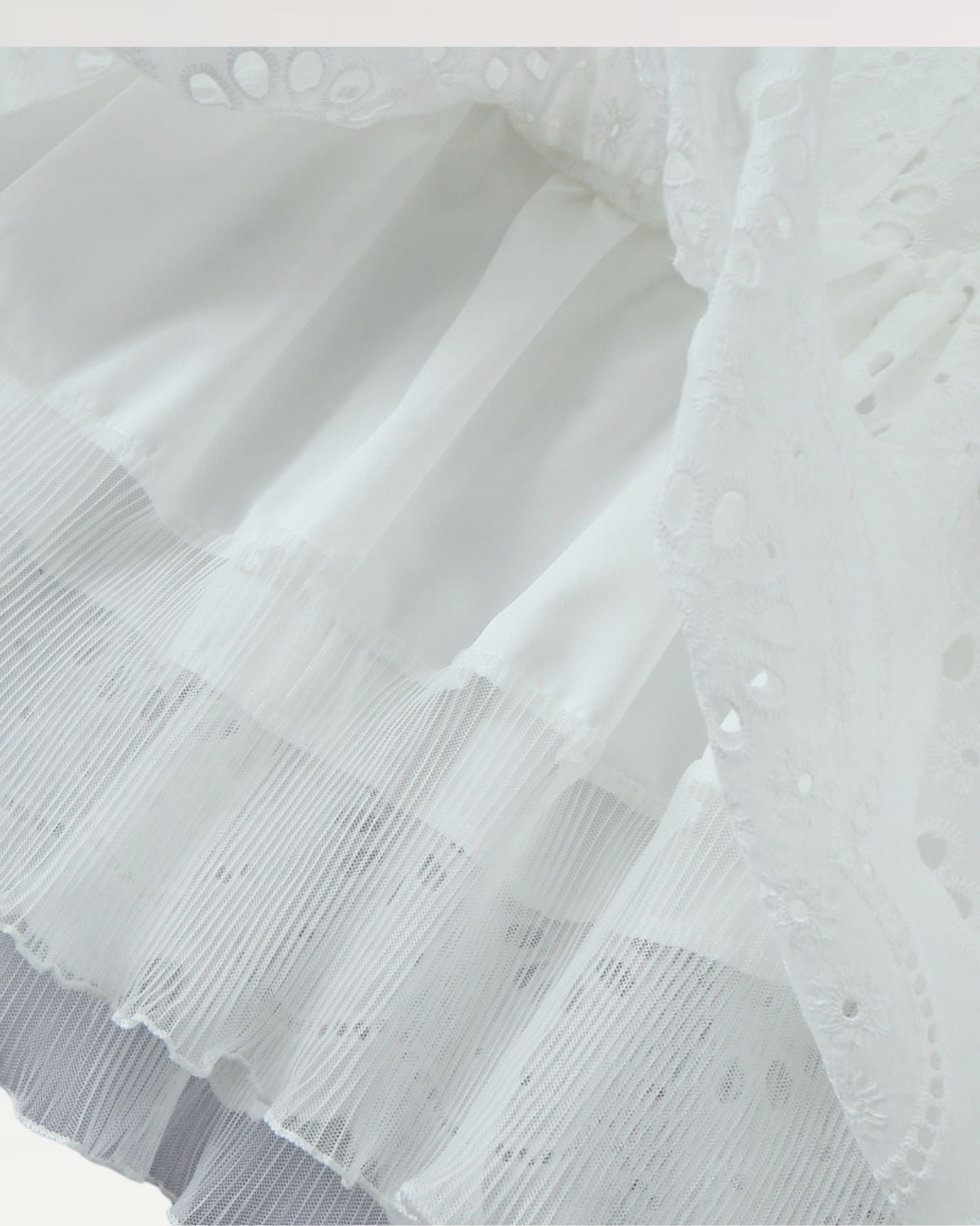 Vestido bordado Beyond White
