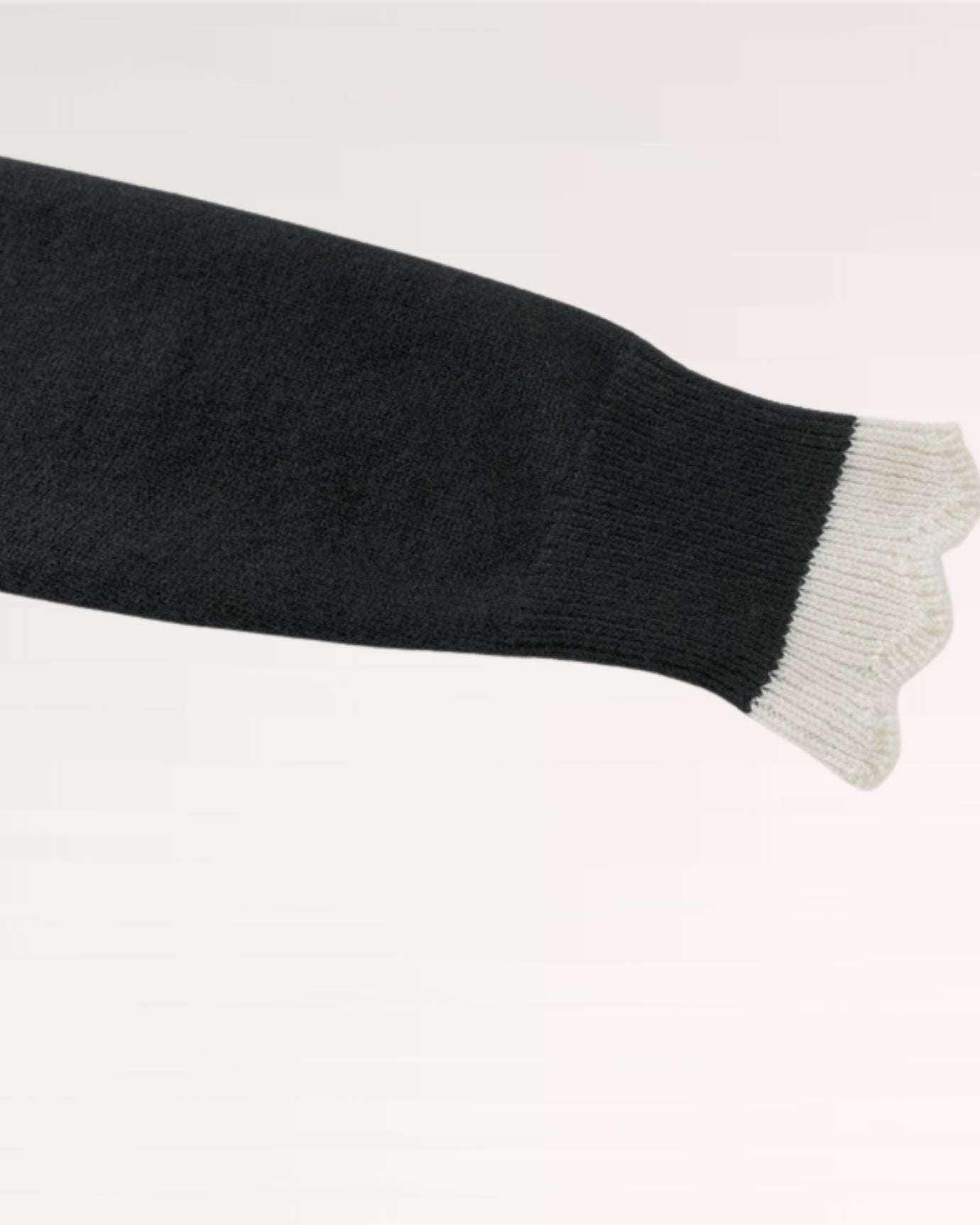 Fine knit cashmere coat with cardigan silhouette

