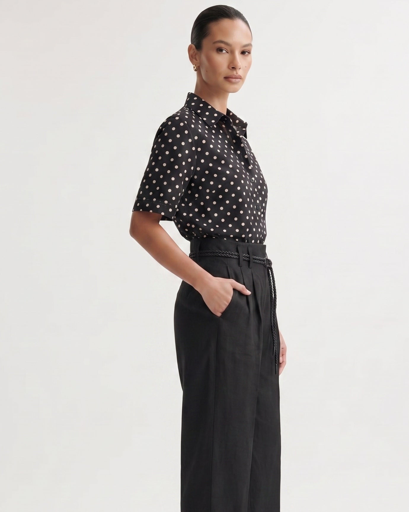 Lina High End Black LInen Trousers