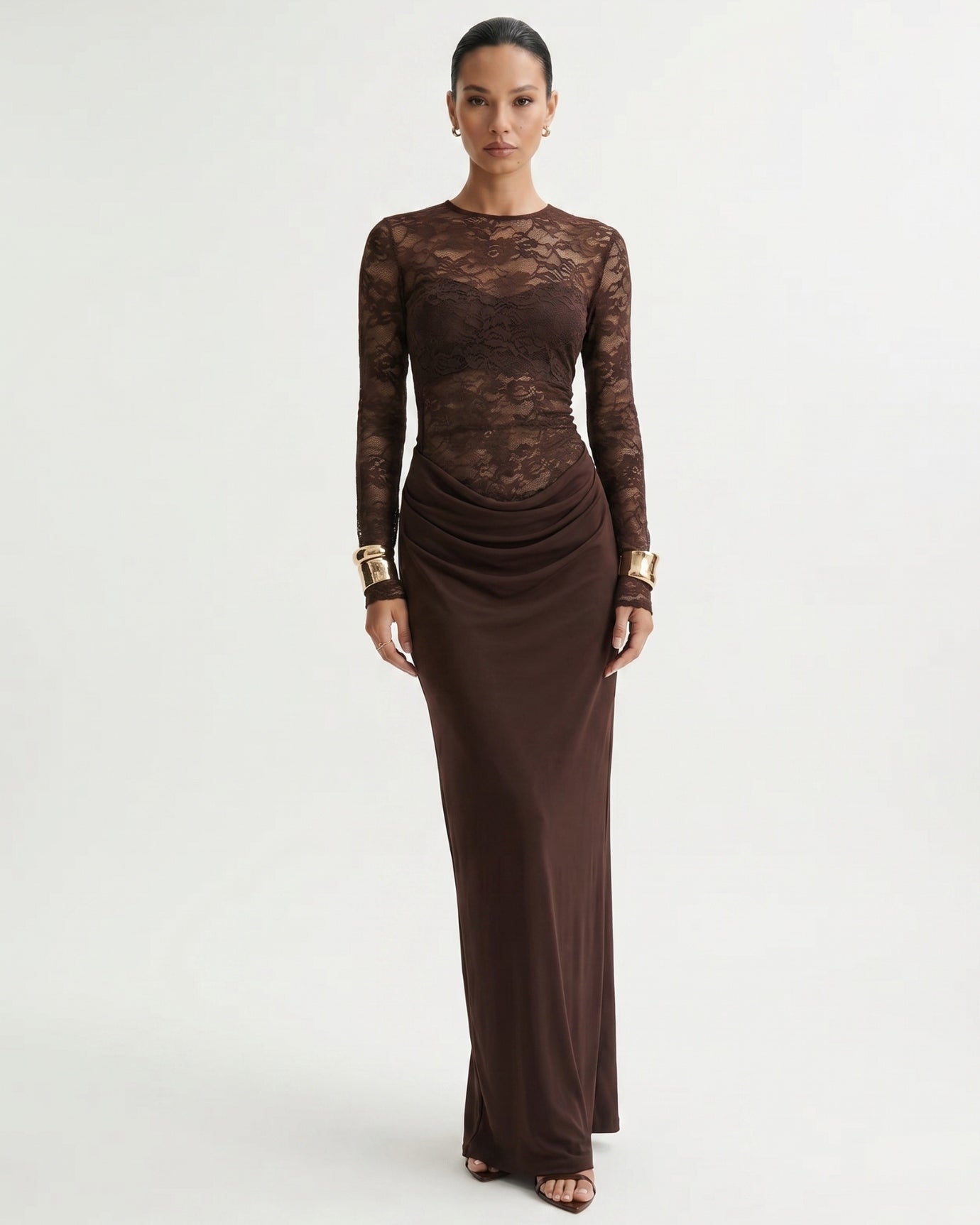 Spitzenbesetztes Kleid