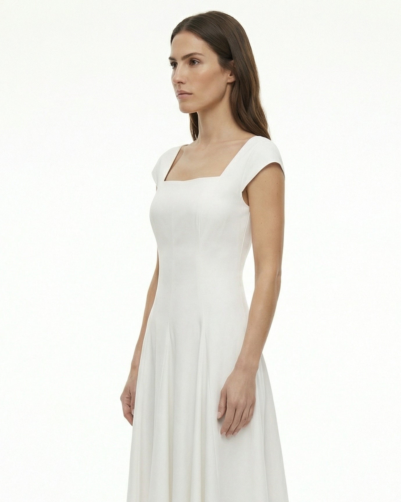 Olivia Klassisches, mittellanges Kleid mit eckigem Ausschnitt und Taillenband