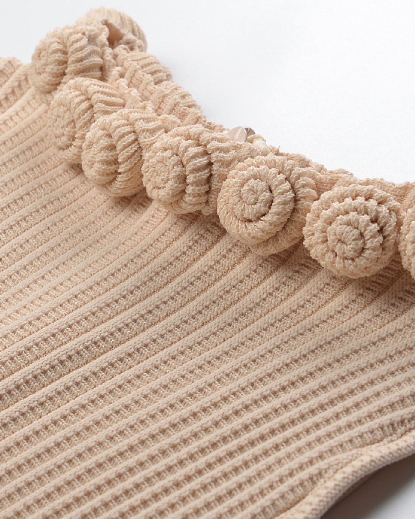 Strickkleid mit dreidimensionaler Blumenstickerei