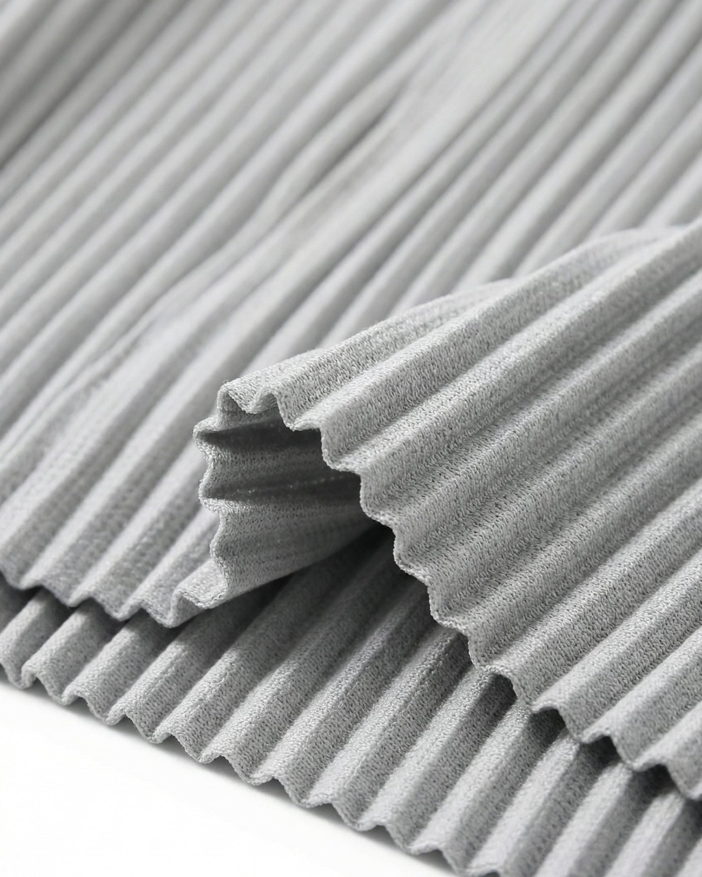 Camisa tipo cárdigan plisada de media manga de la colección Sakura