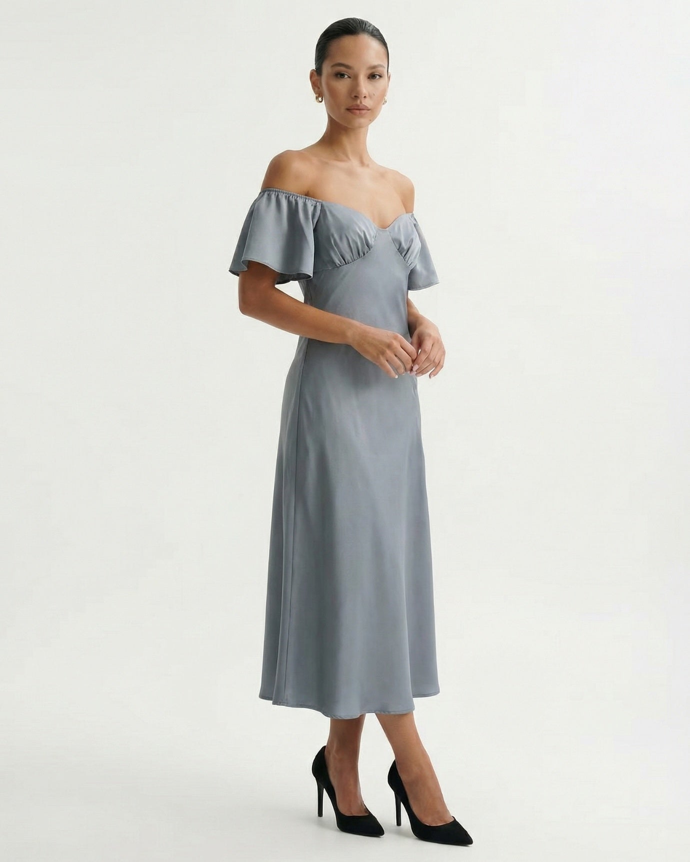 Vestido con escote en V en París