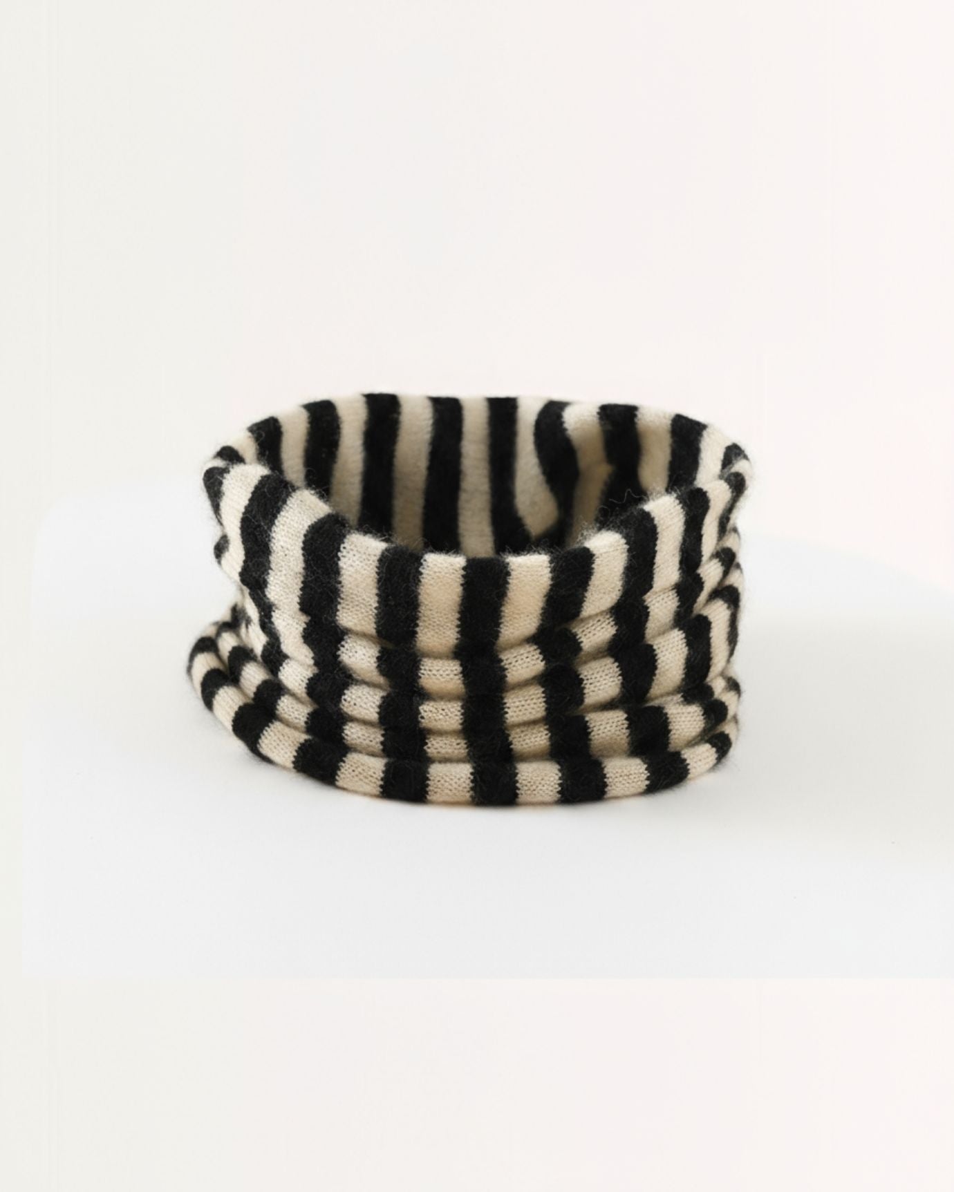 Cashmere neck cover stripes